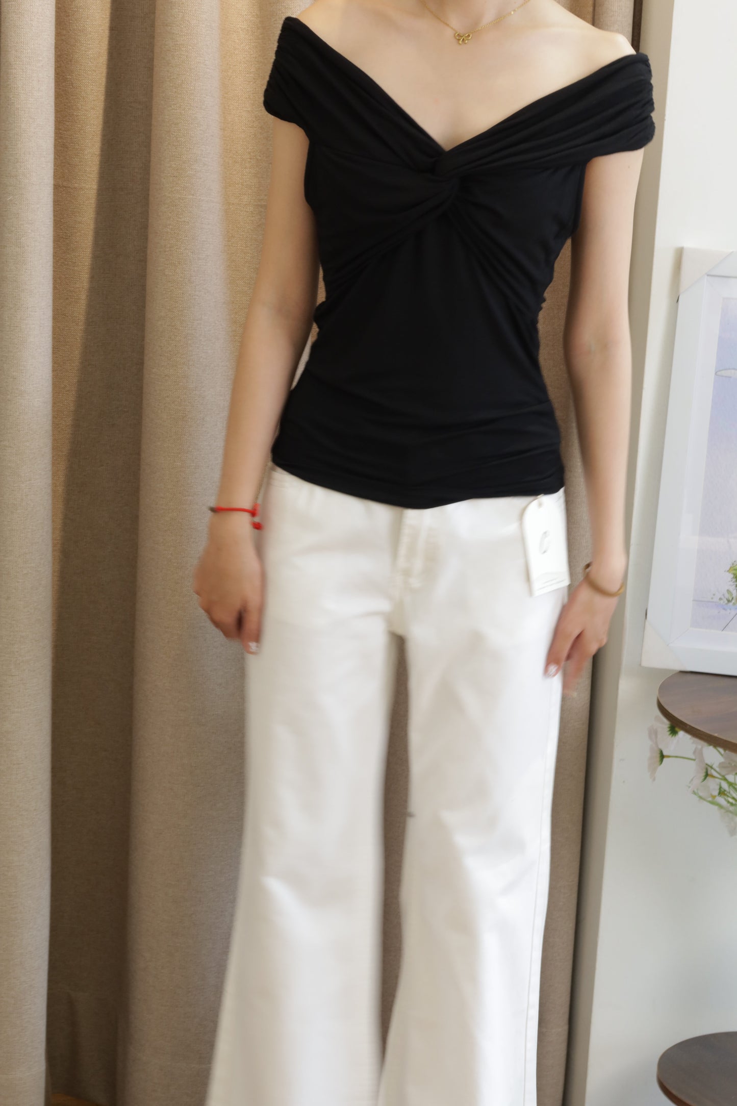 J26 off shoulder