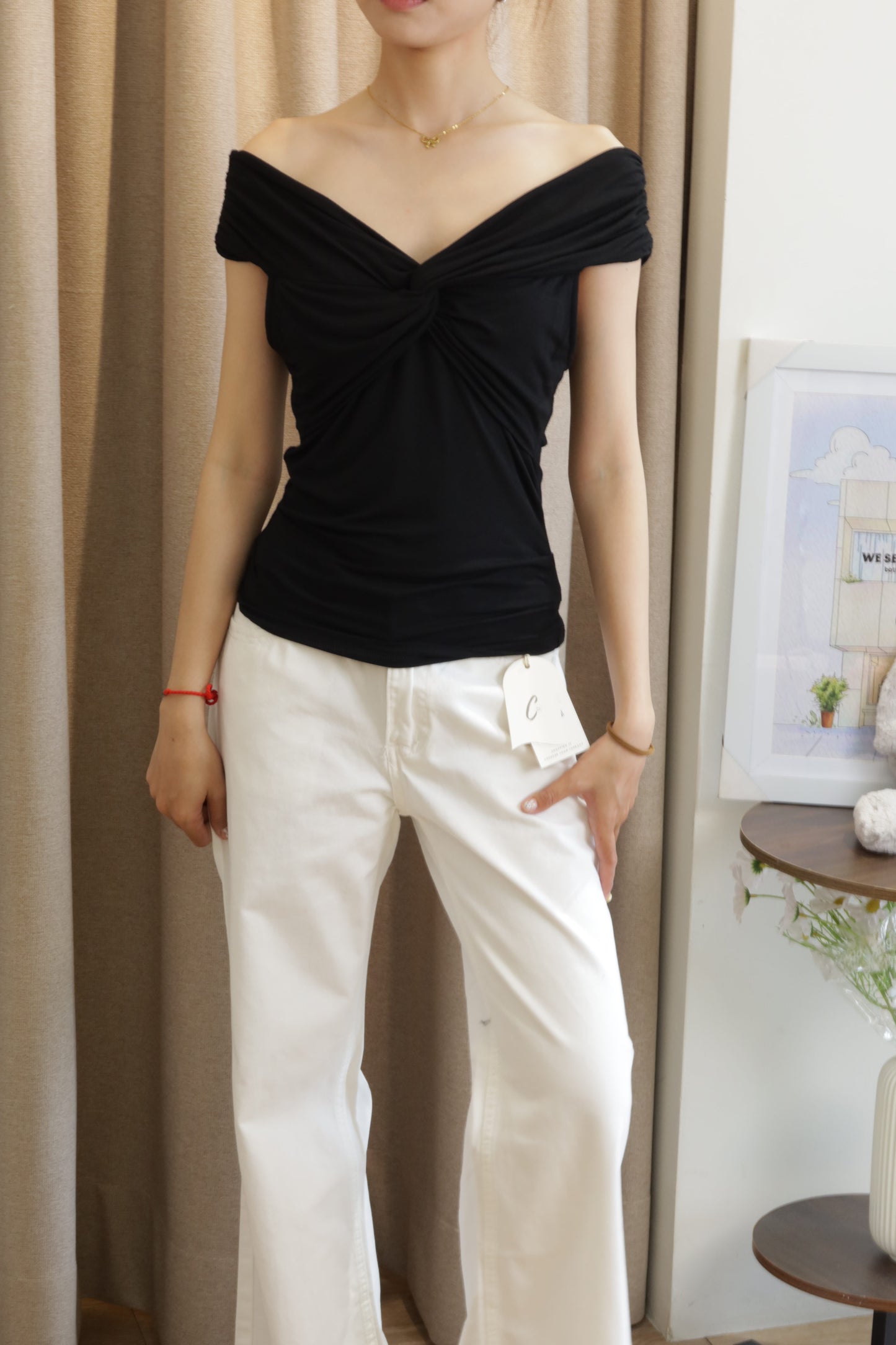 J26 off shoulder