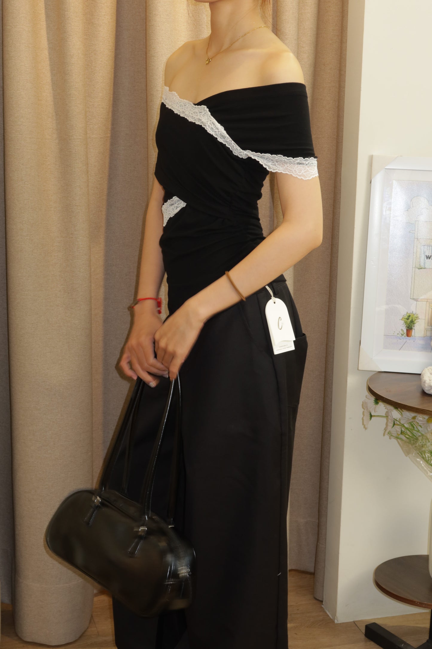 Lace accent black OS top