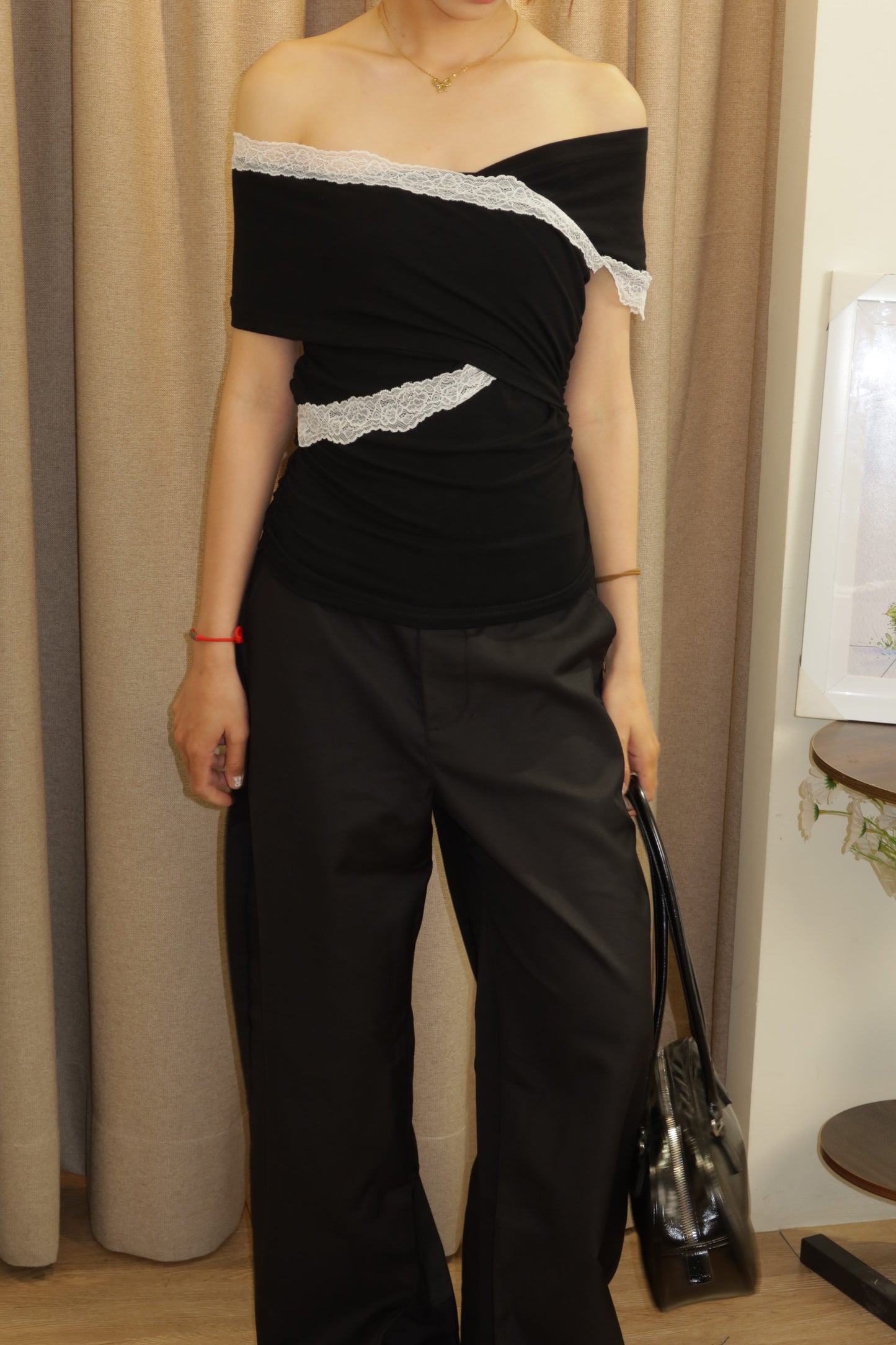 Lace accent black OS top