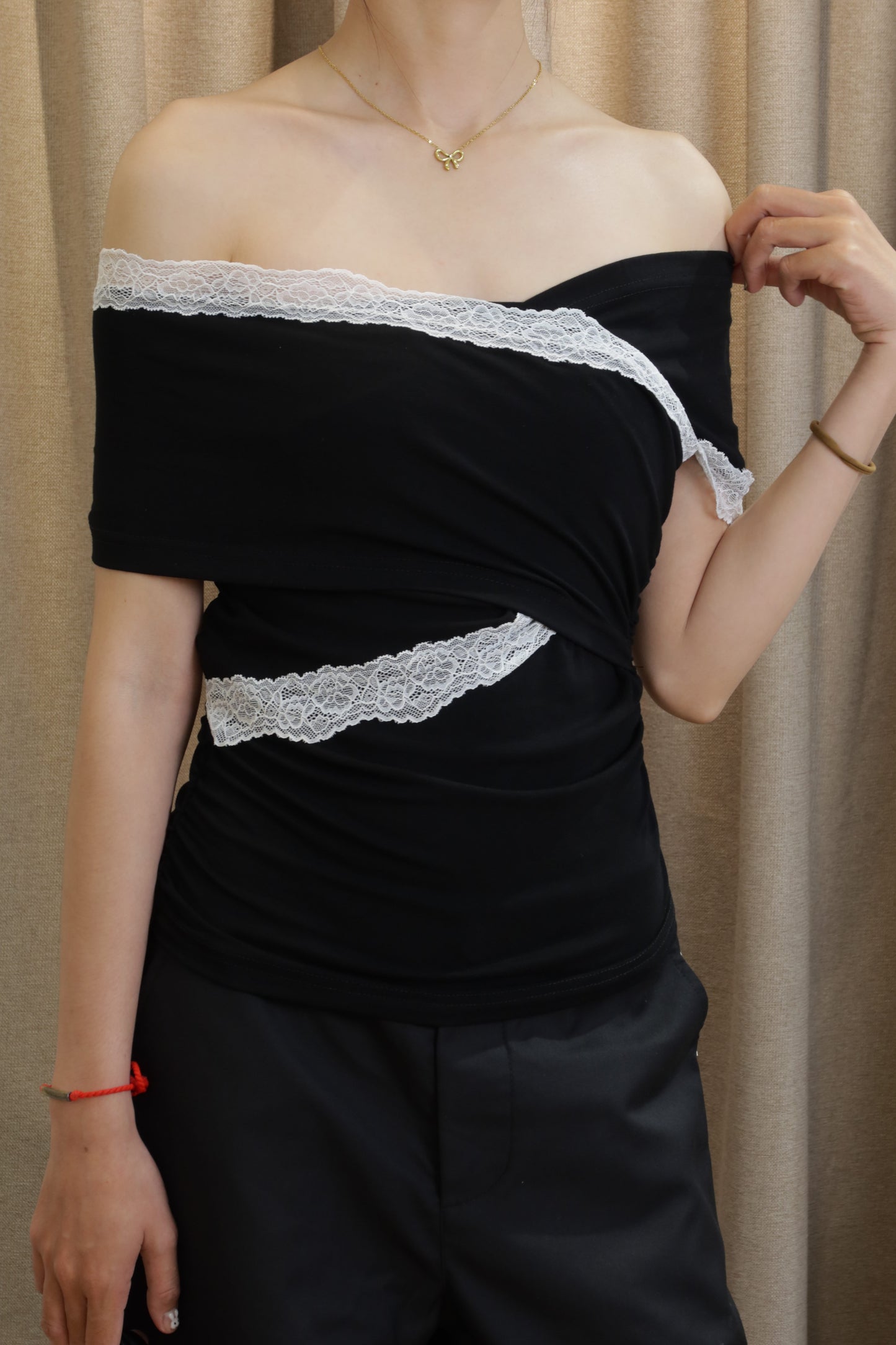 Lace accent black OS top