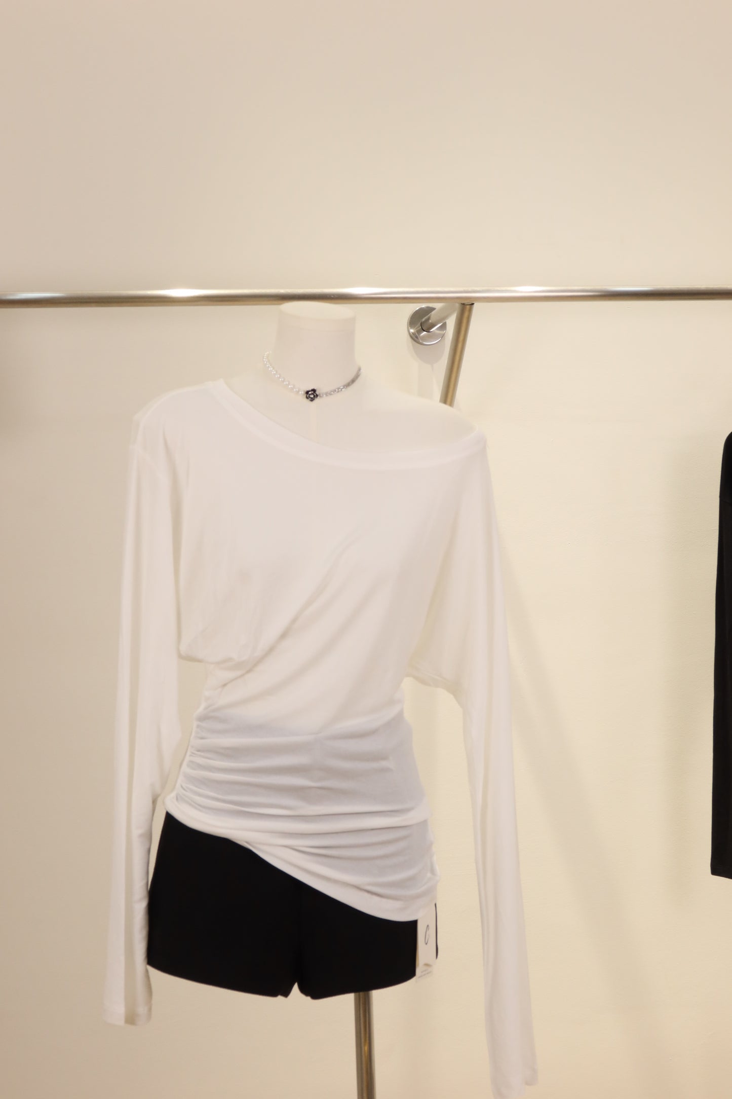 Half shoulder outerwear