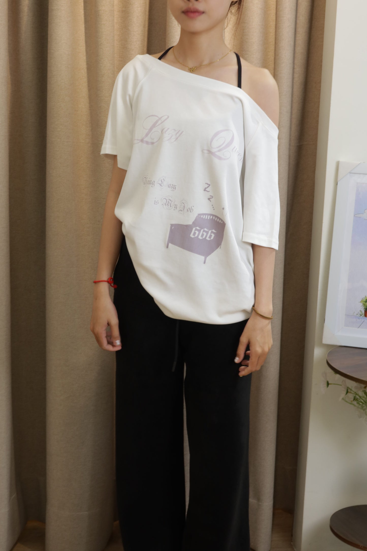 Lazy queen Half shoulder tee