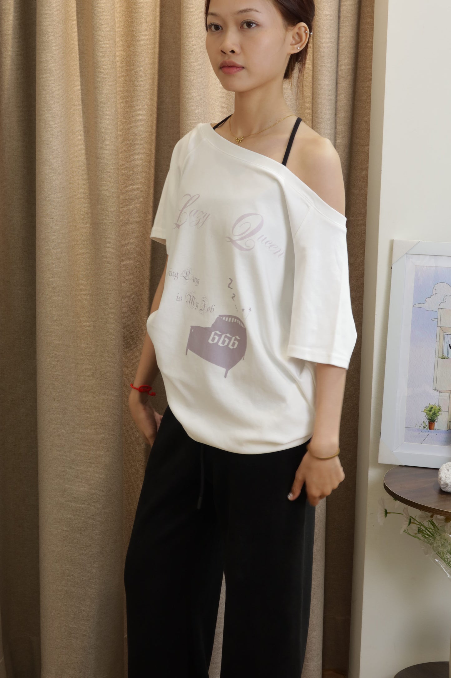 Lazy queen Half shoulder tee
