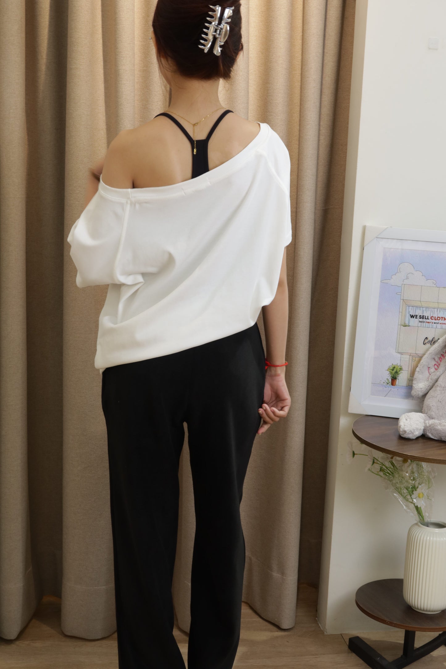 Lazy queen Half shoulder tee
