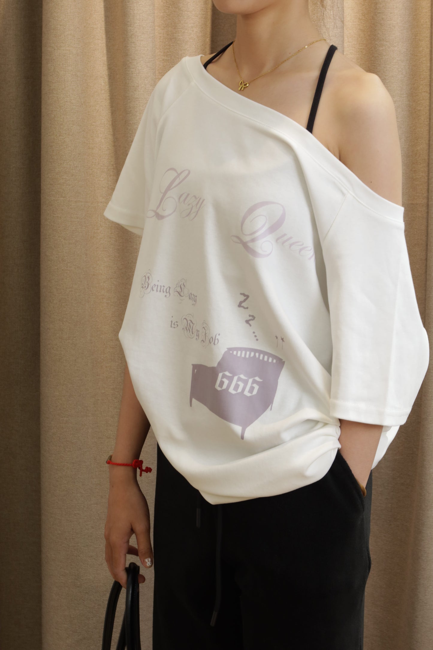 Lazy queen Half shoulder tee