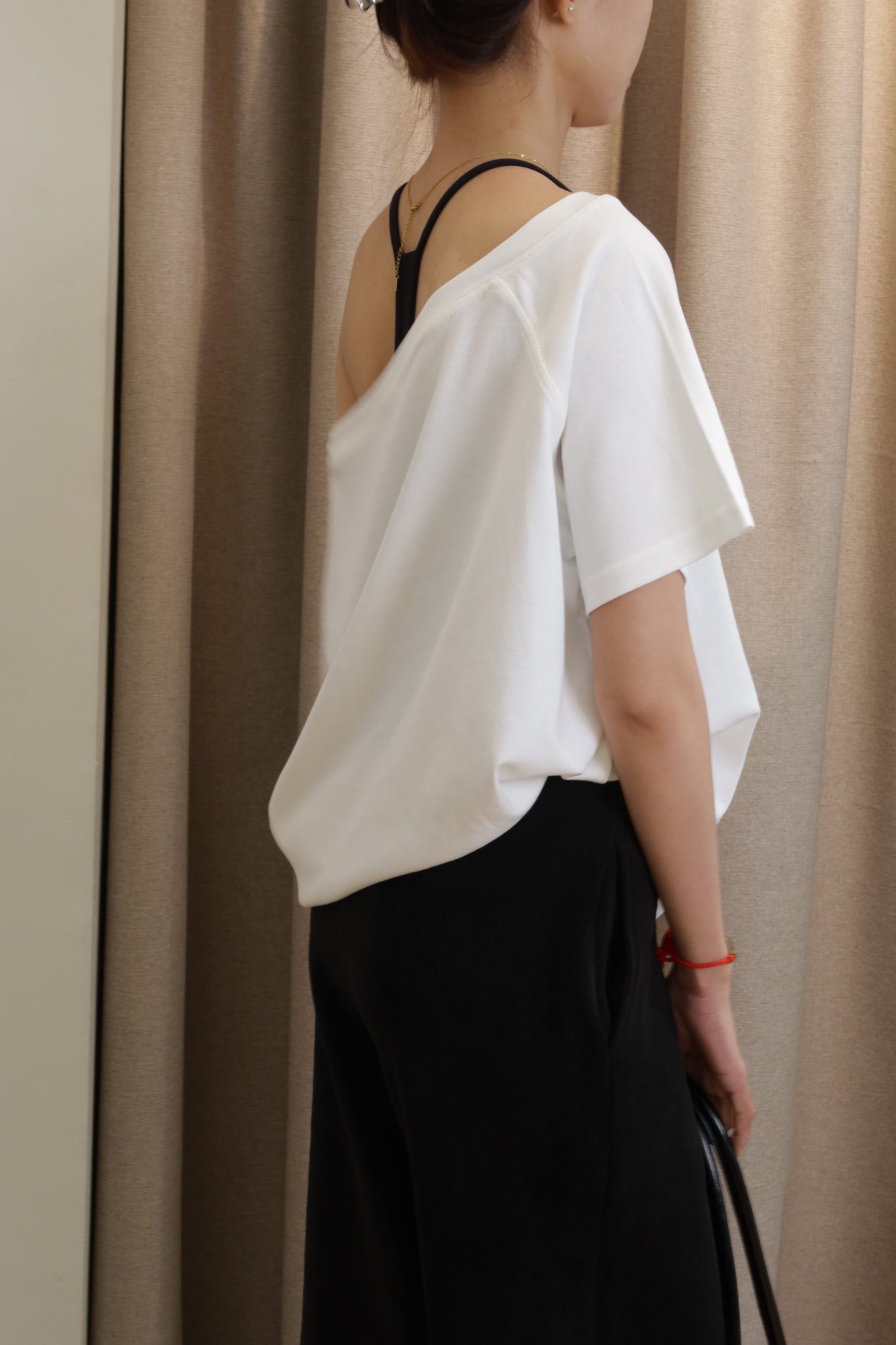 Lazy queen Half shoulder tee