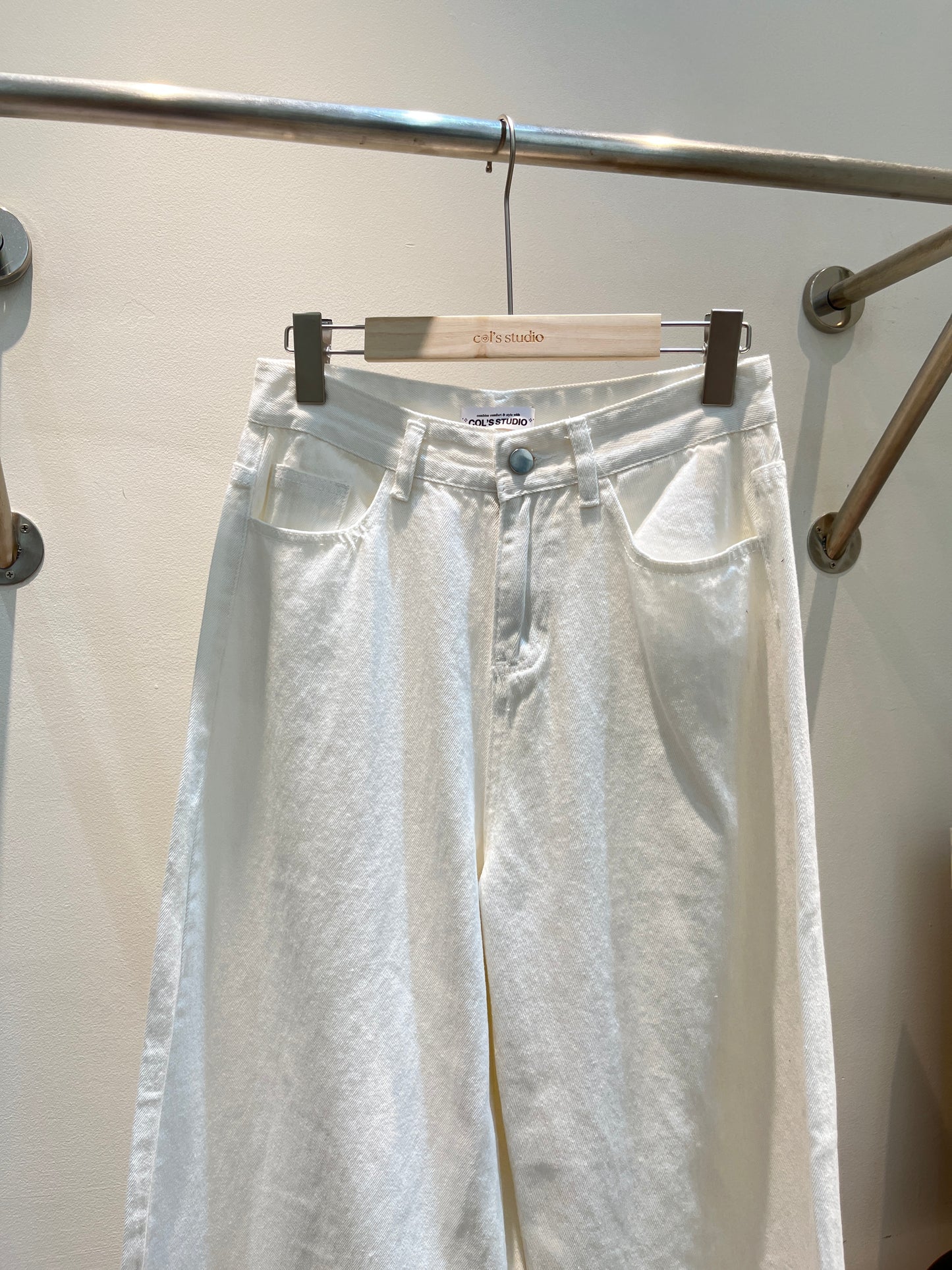 Baggy white denim jeans