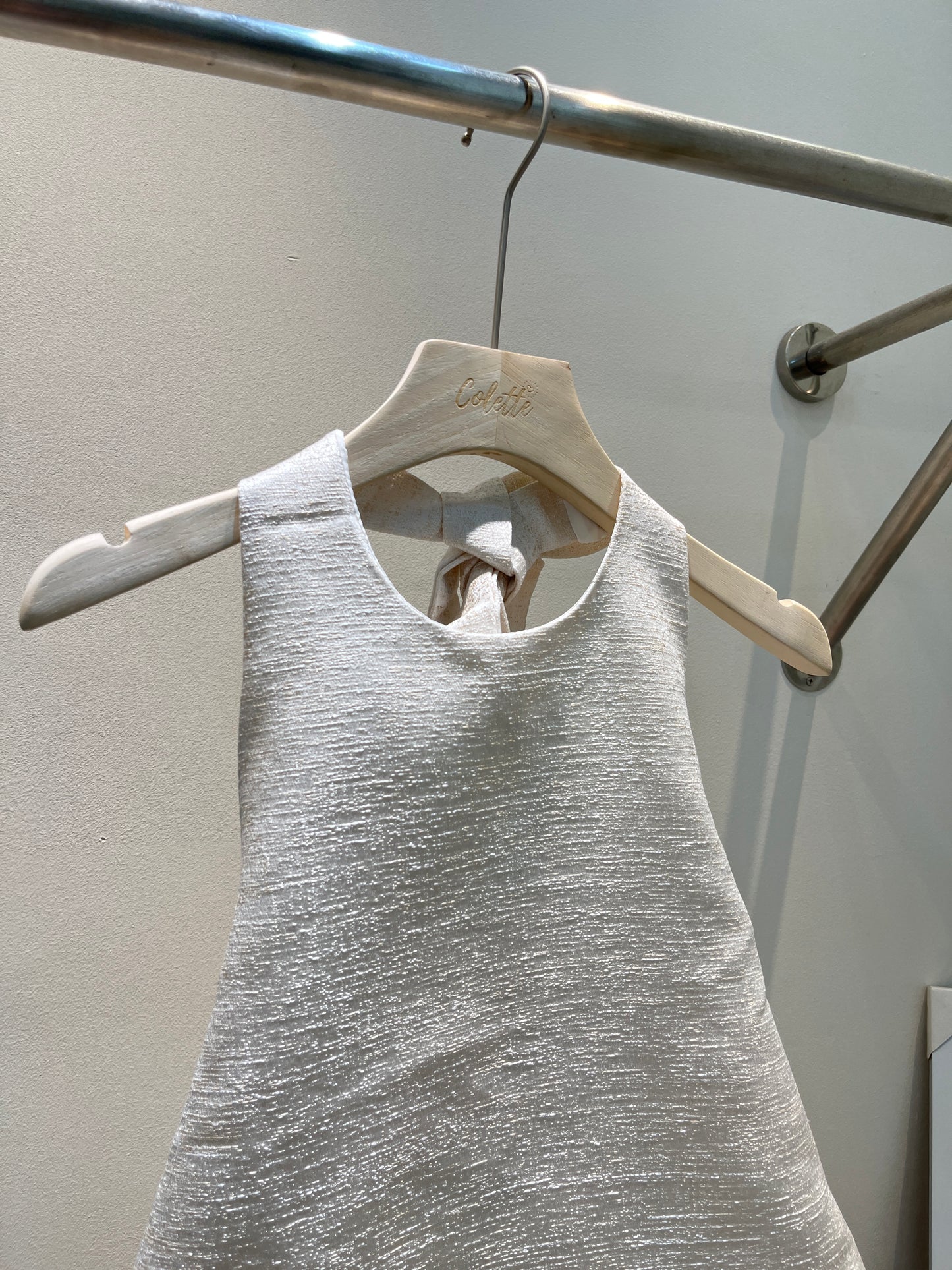 BACKLESS STRUCTURED SLEEVELESS TOP (WHITE)