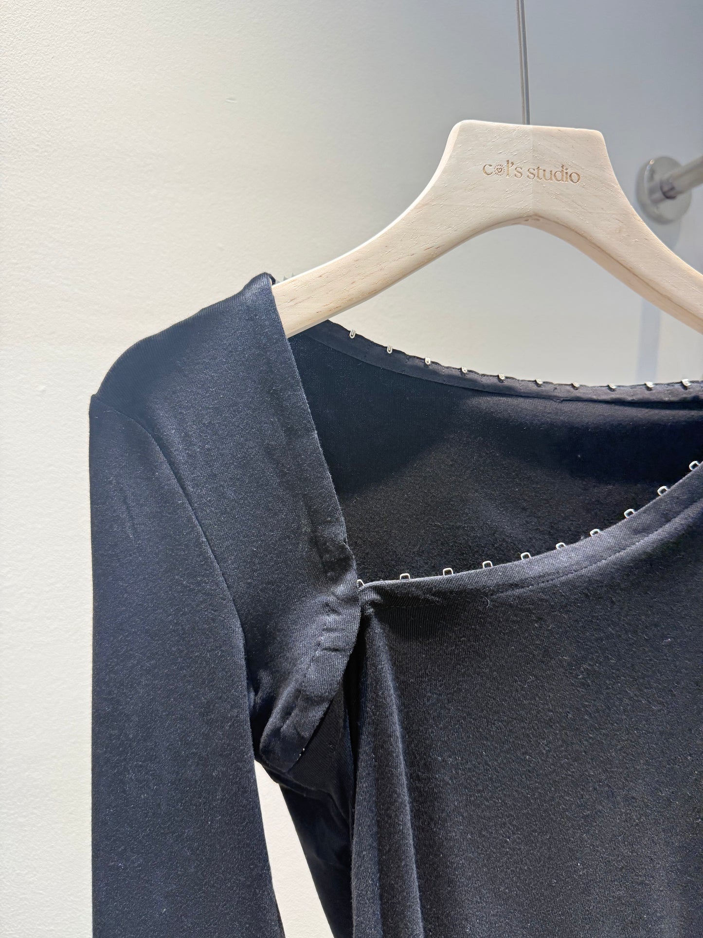 BLACK ASYM LONG SLEEVE TOP