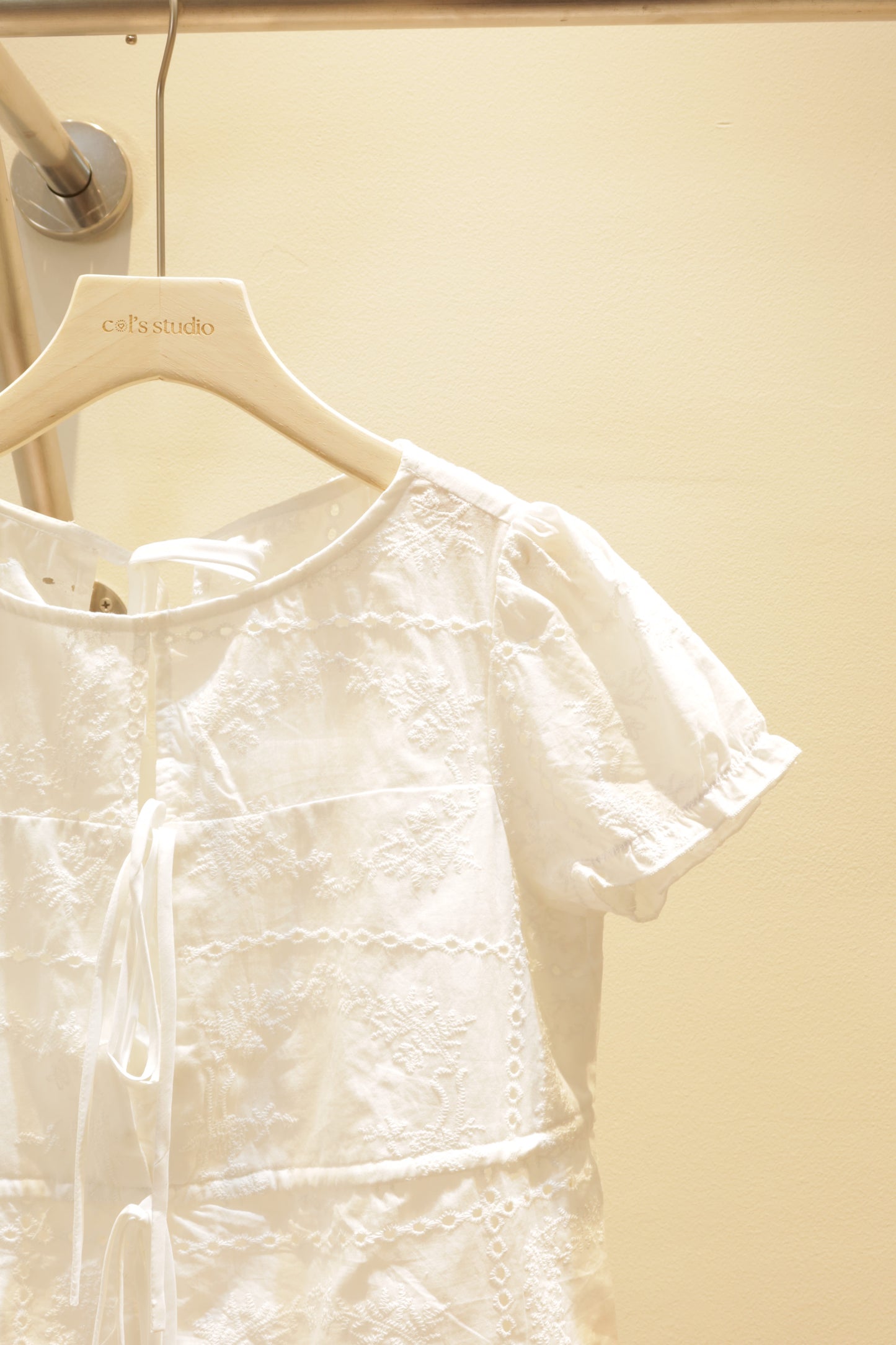 Floral embroidered short sleeve