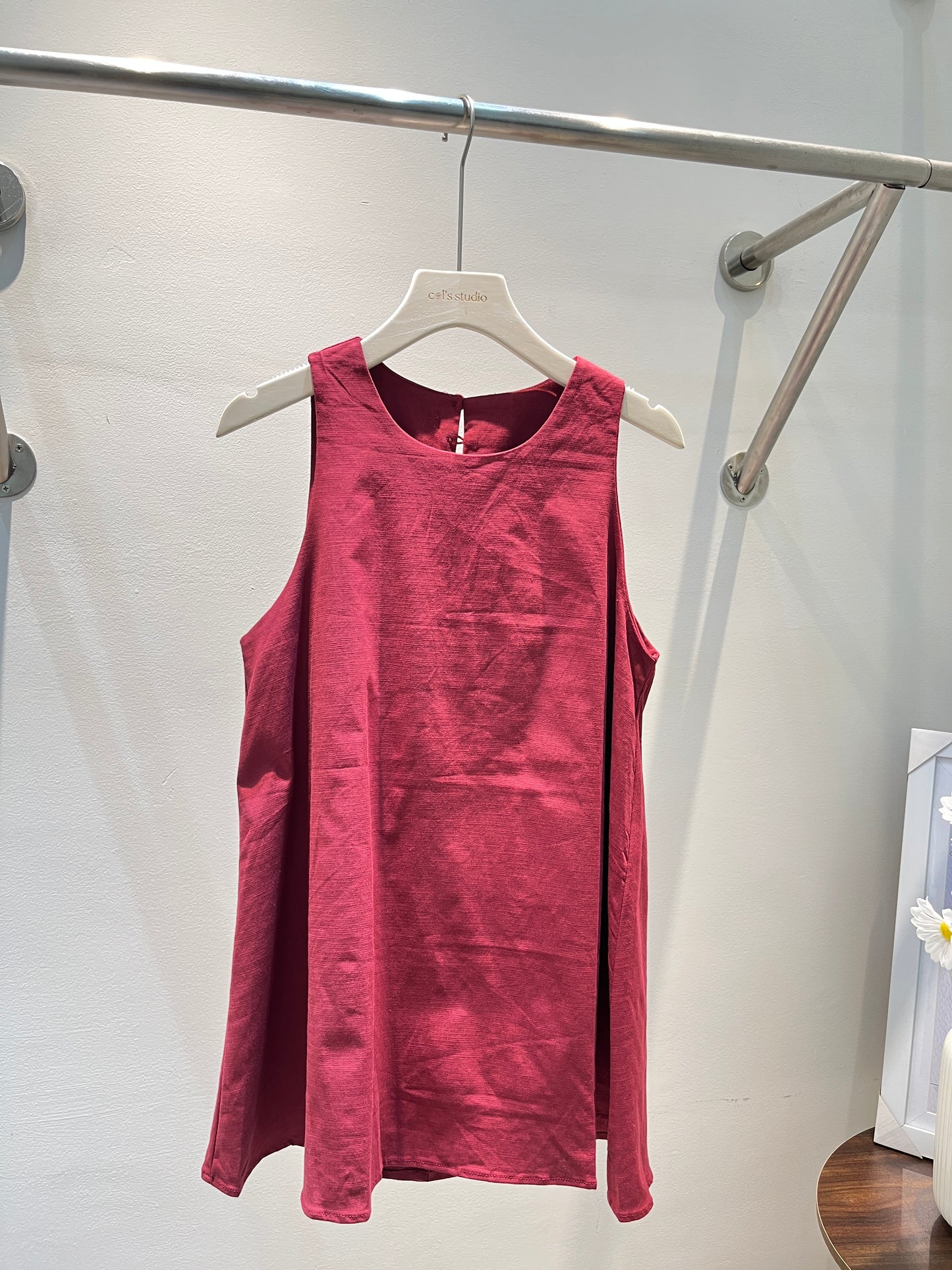 BUTTONED SLEEVELESS TOP