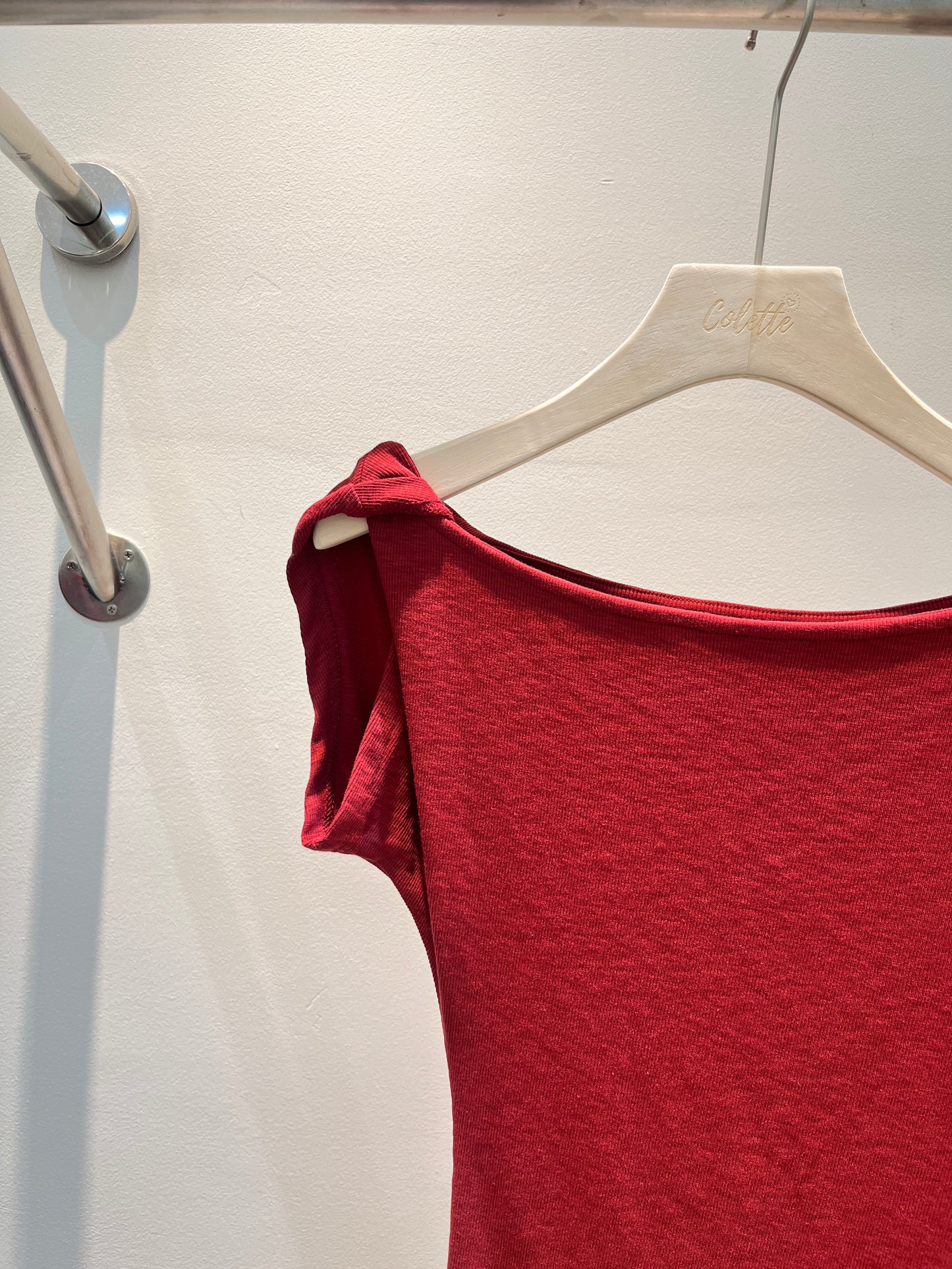 RED TWIST HALF SHOULDER TOP