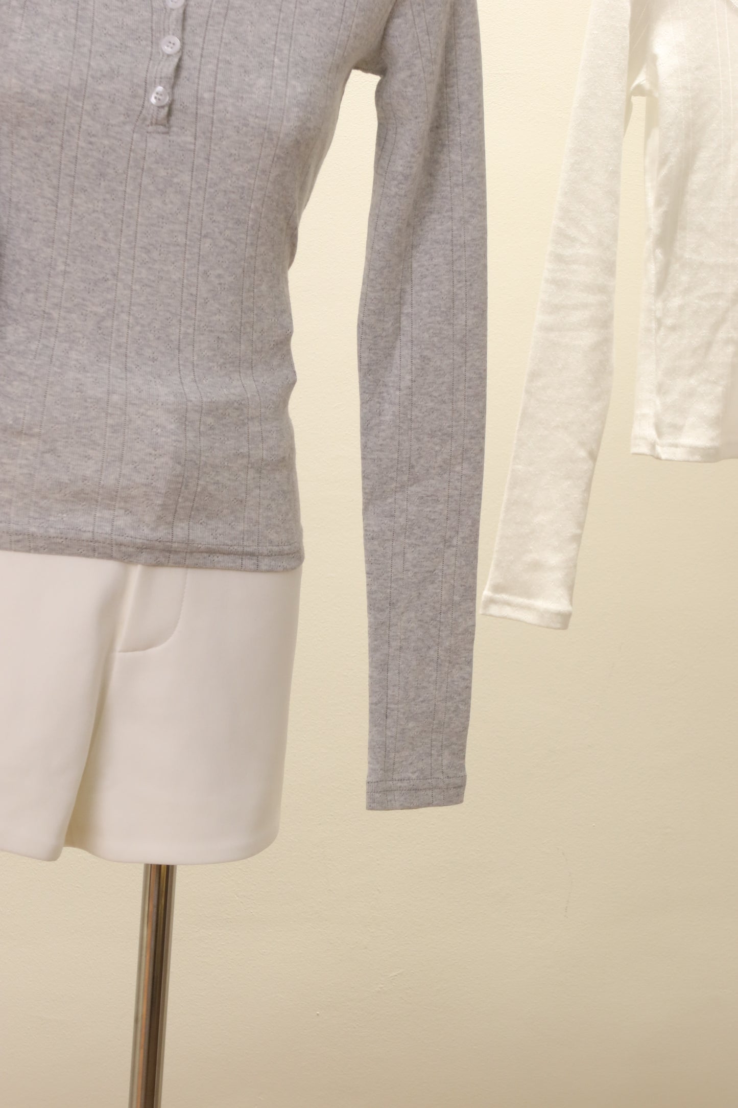 3 buttons long sleeve top