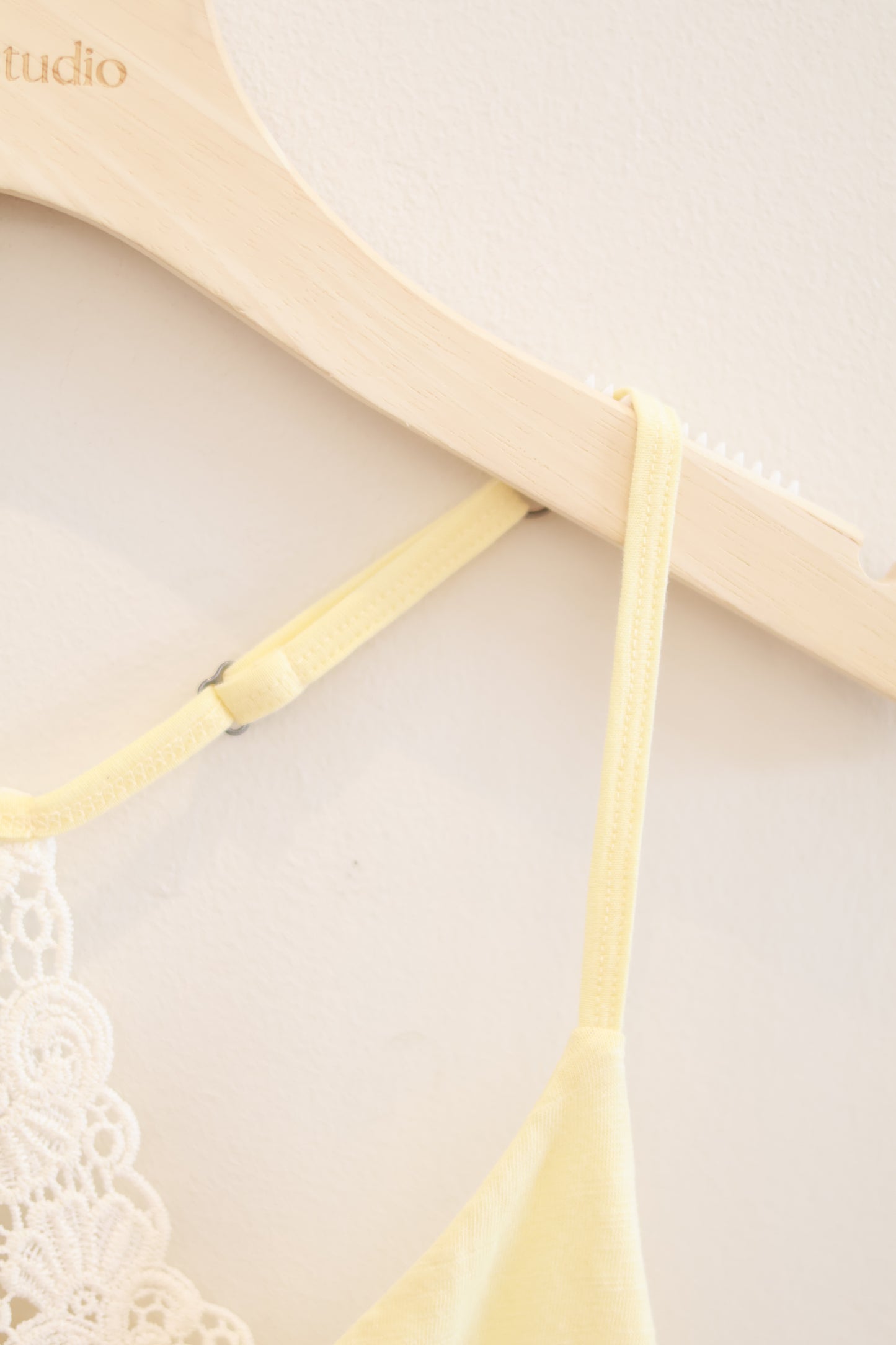 HOLLISTER Lace Cami Top