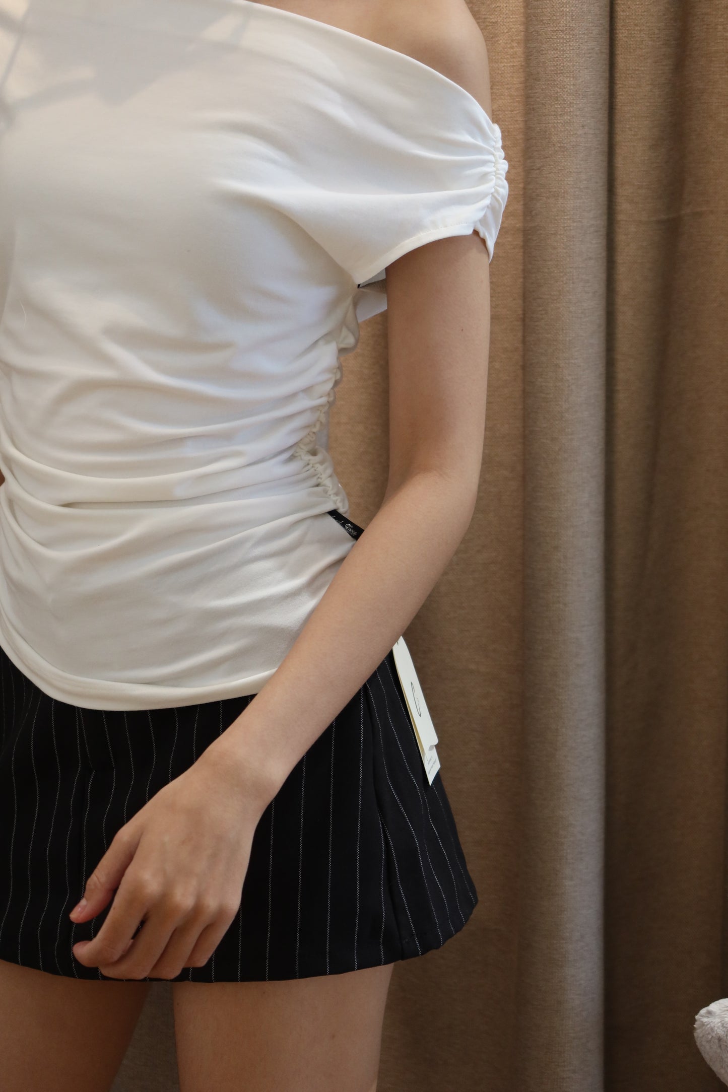 plain waist cinch off shoulder top