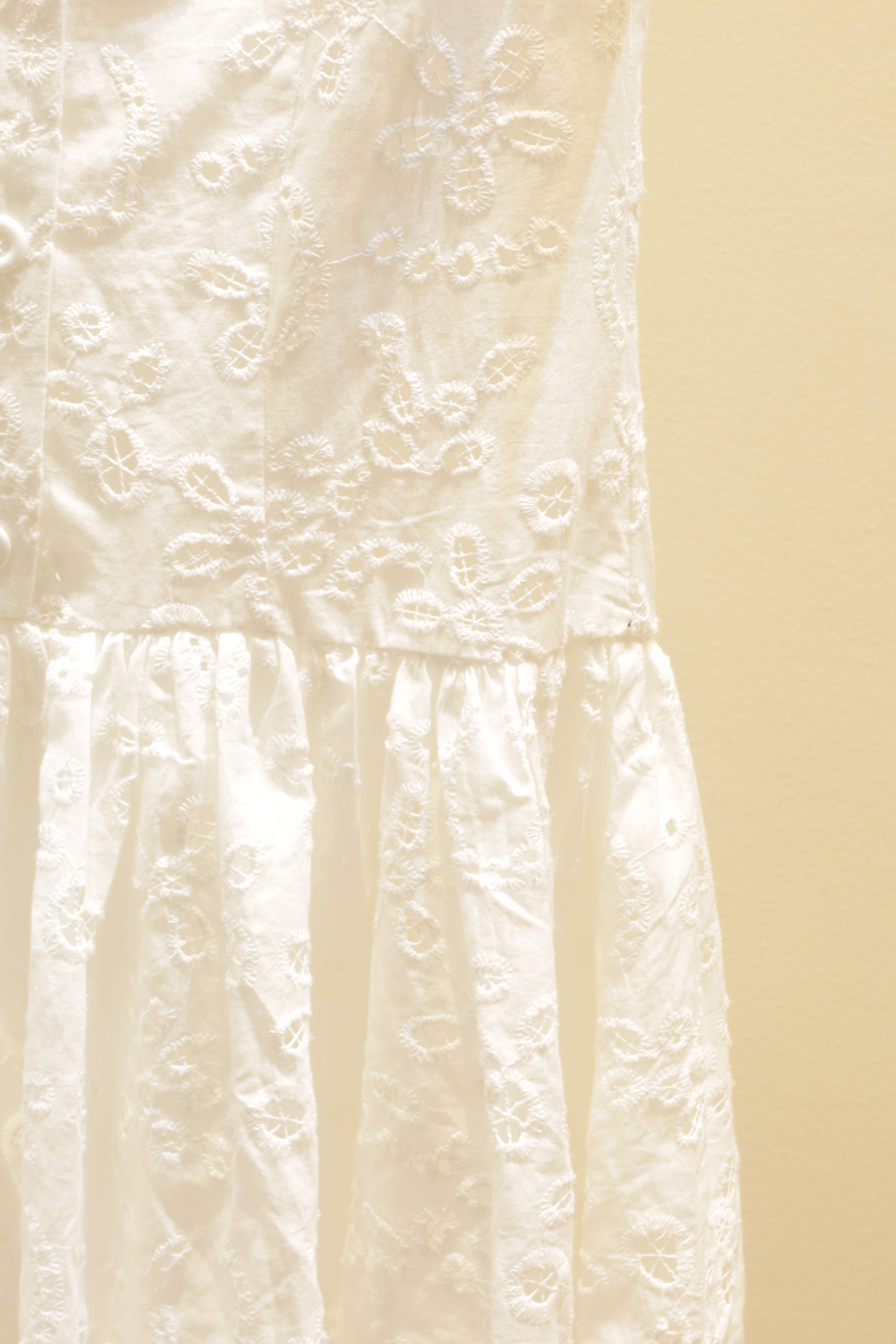 SLEEVELESS embroidered dress