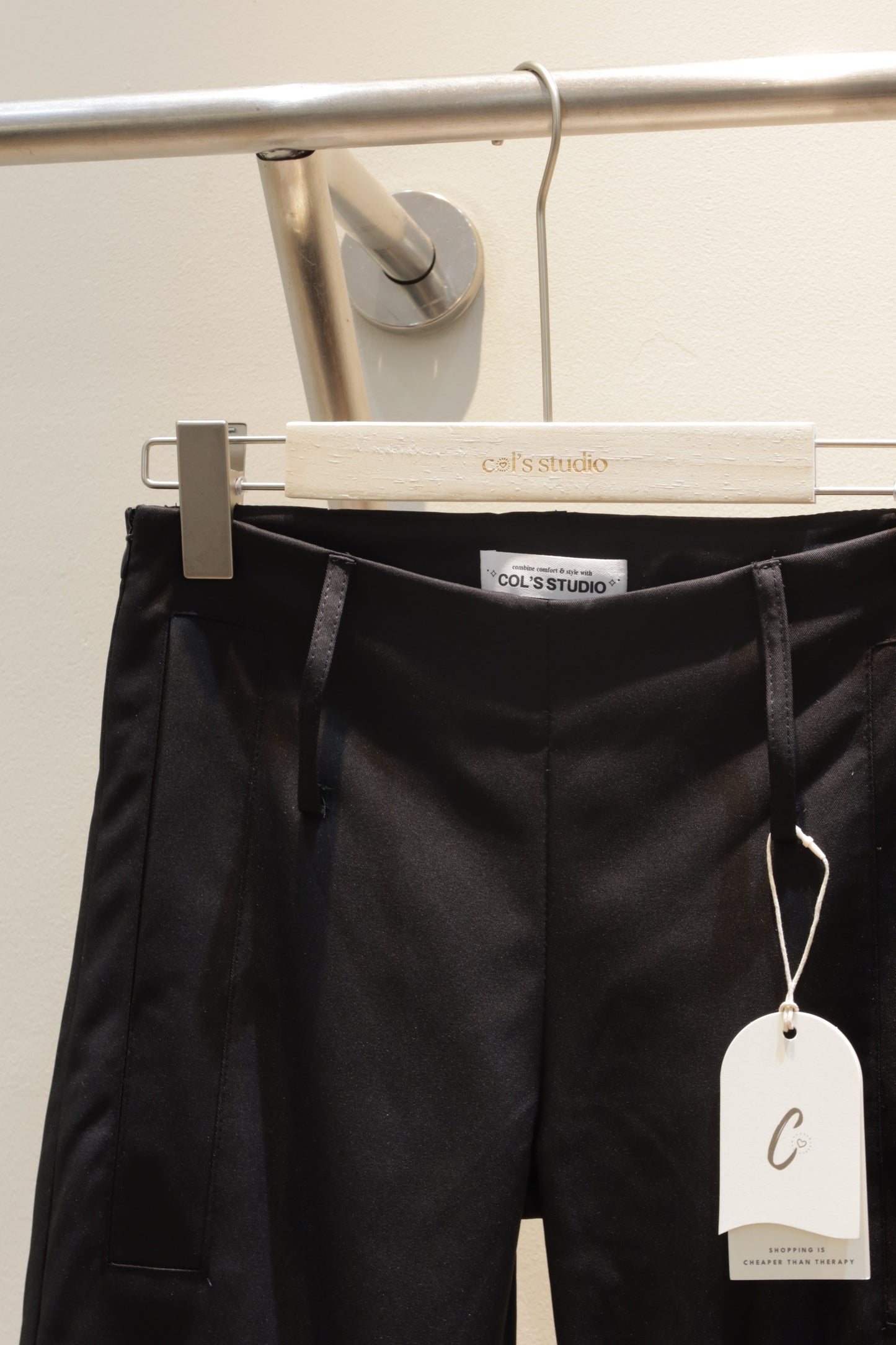 Low waist v cut trousers