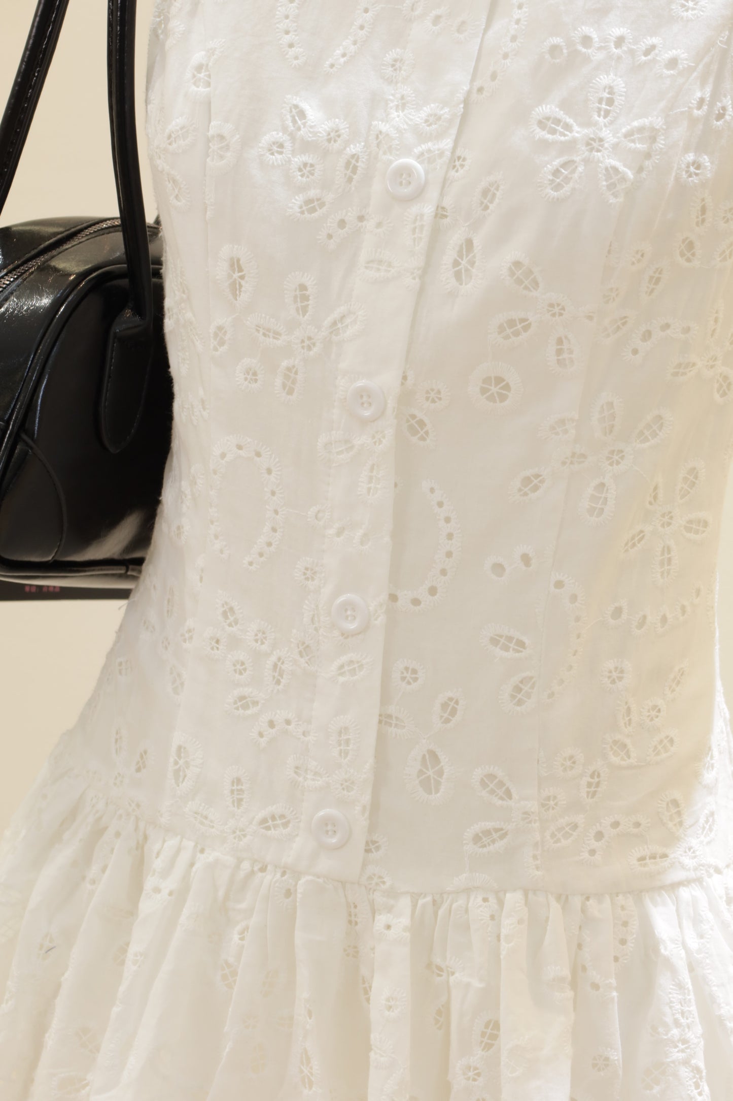 SLEEVELESS embroidered dress
