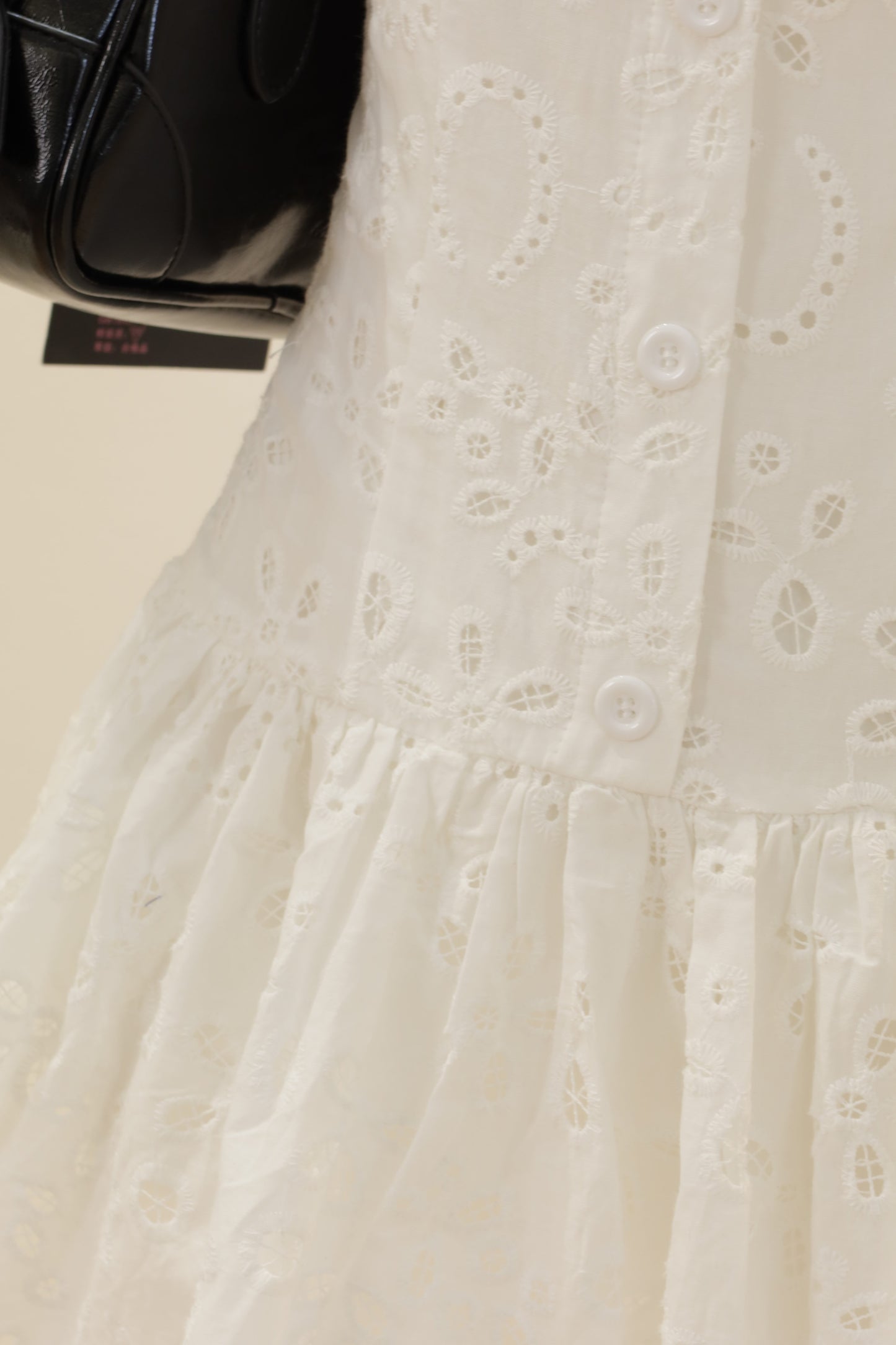SLEEVELESS embroidered dress
