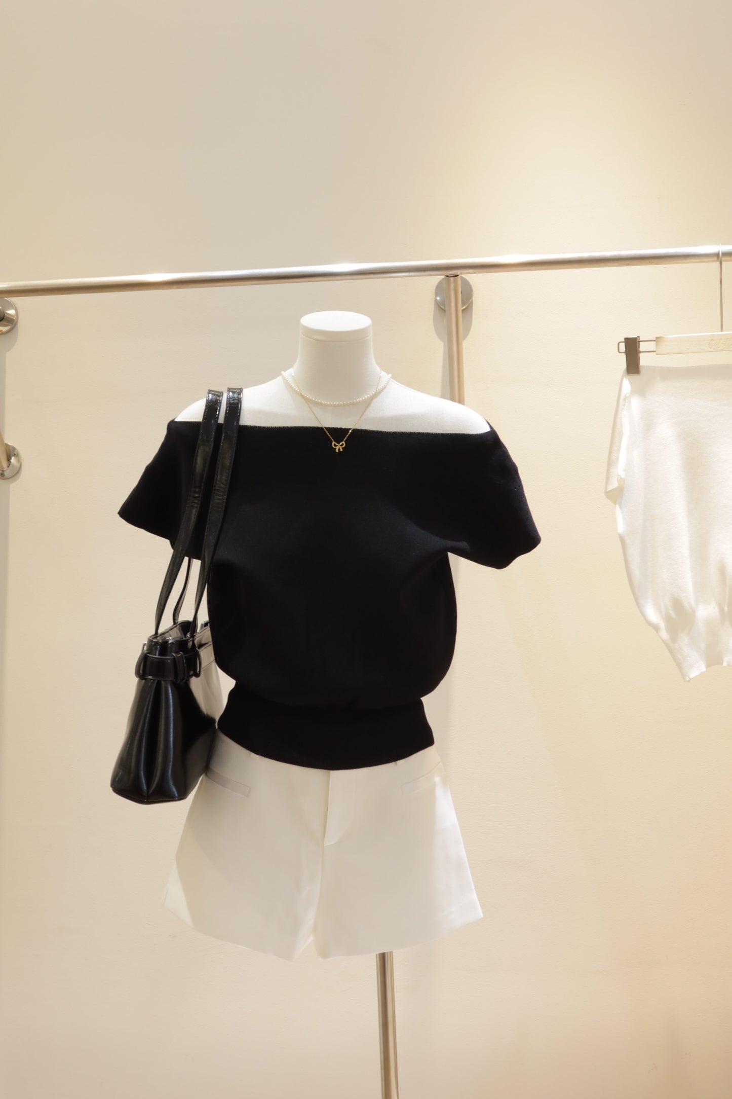 MINIMAL OFF SHOULDER