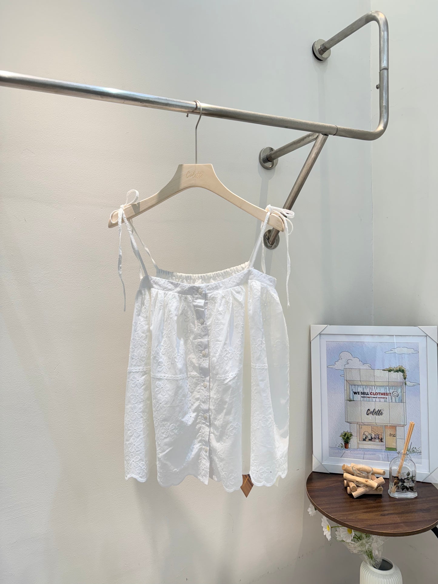 Eyelet flowy top