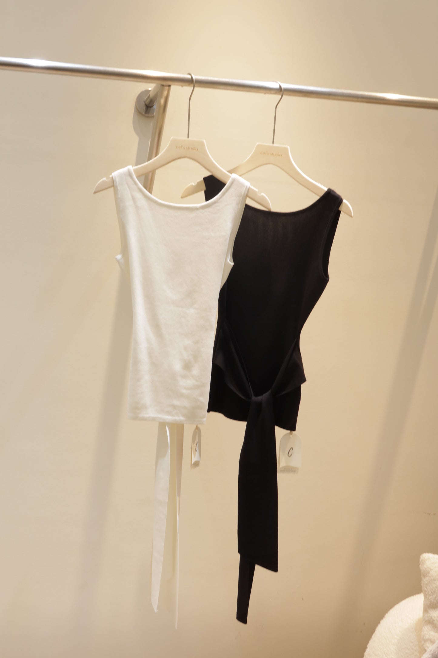 2in1 sleeveless top