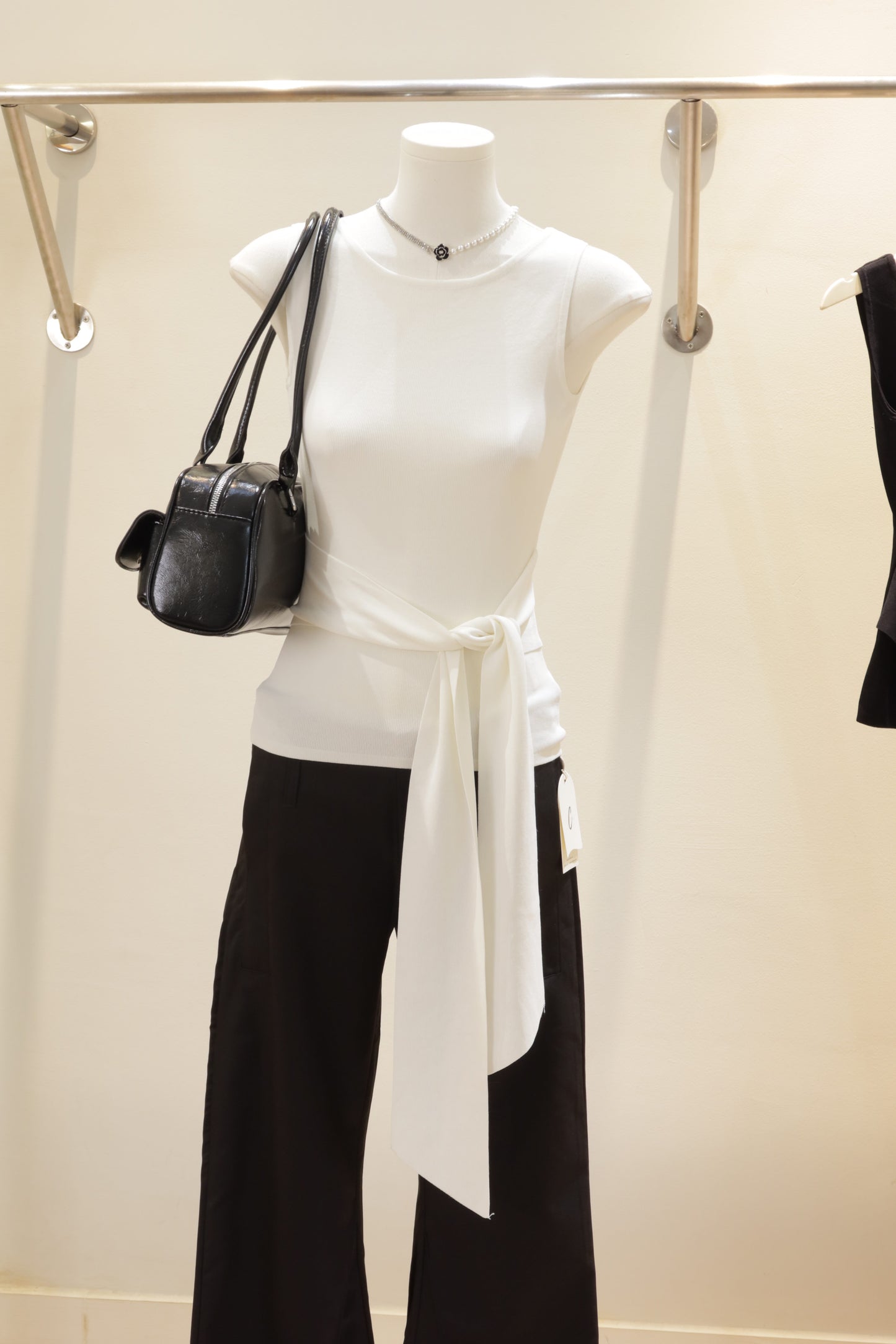 2in1 sleeveless top