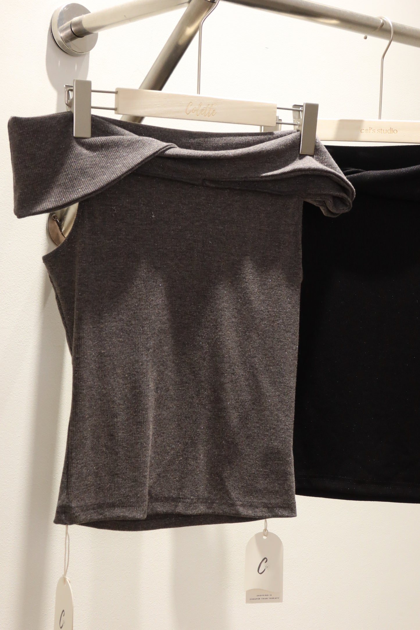 Mid twist off shoulder