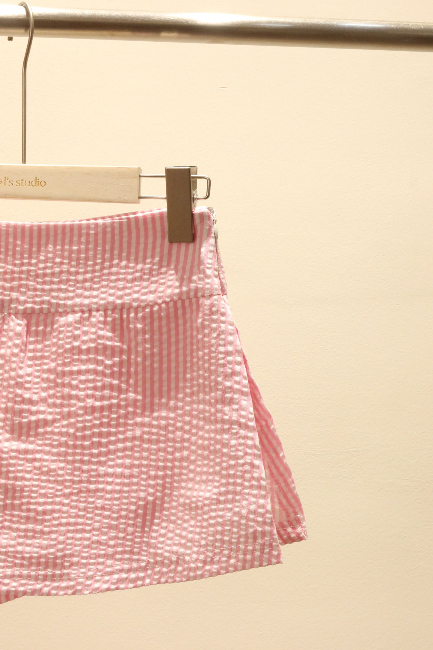 Striped foam pink skirt