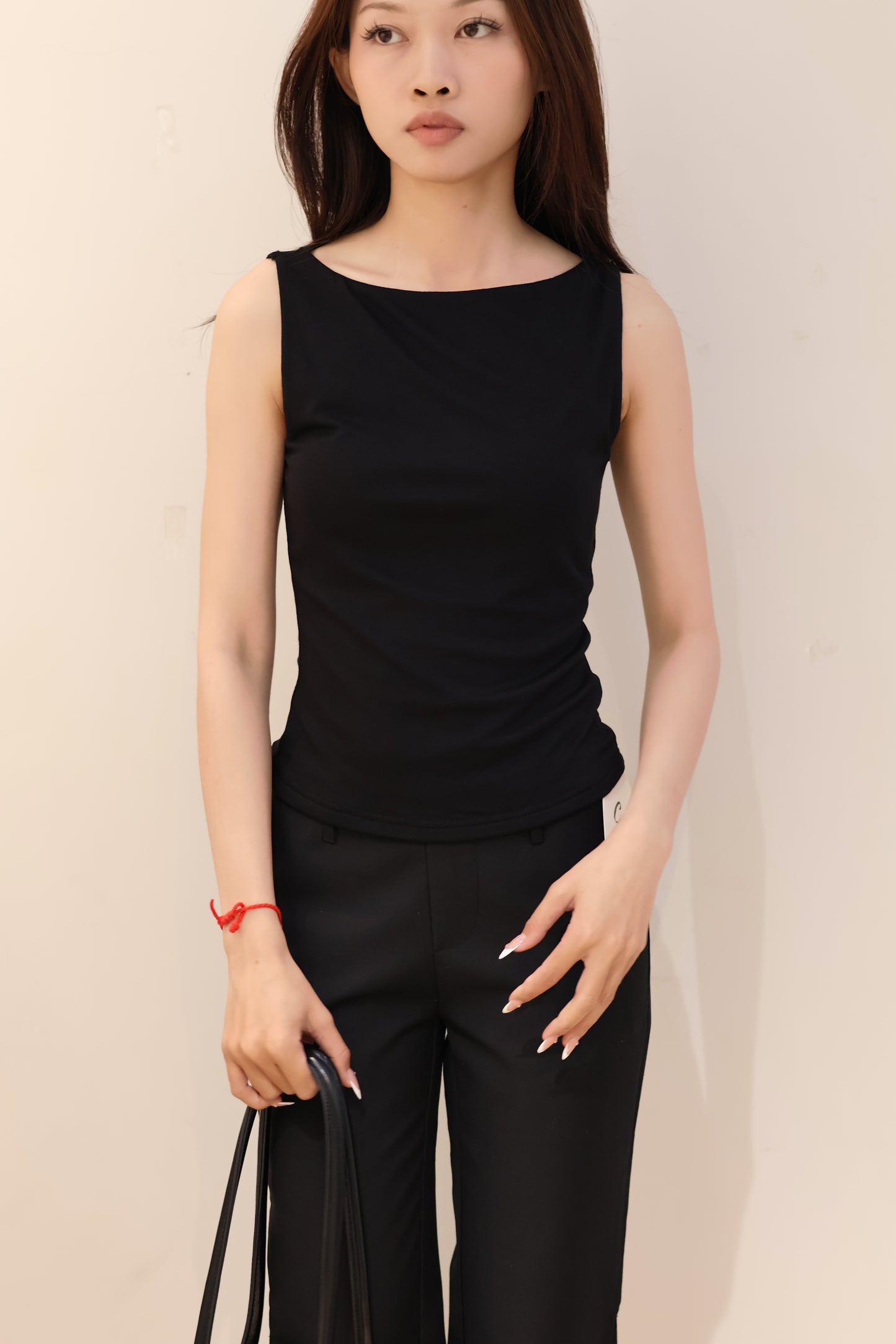 BOAT NECK SLEEVELESS TOP