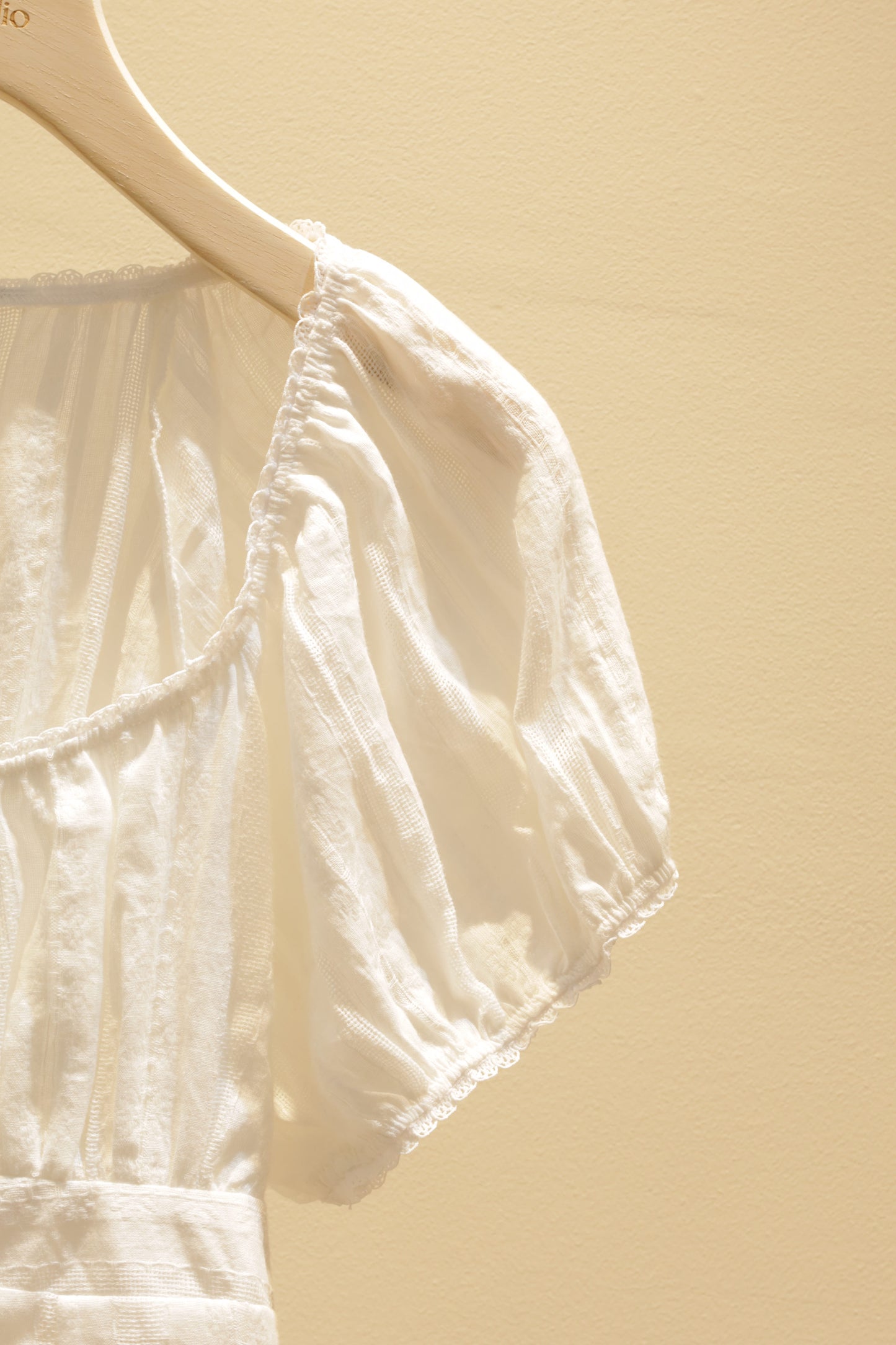 Puffy sleeves flowy top