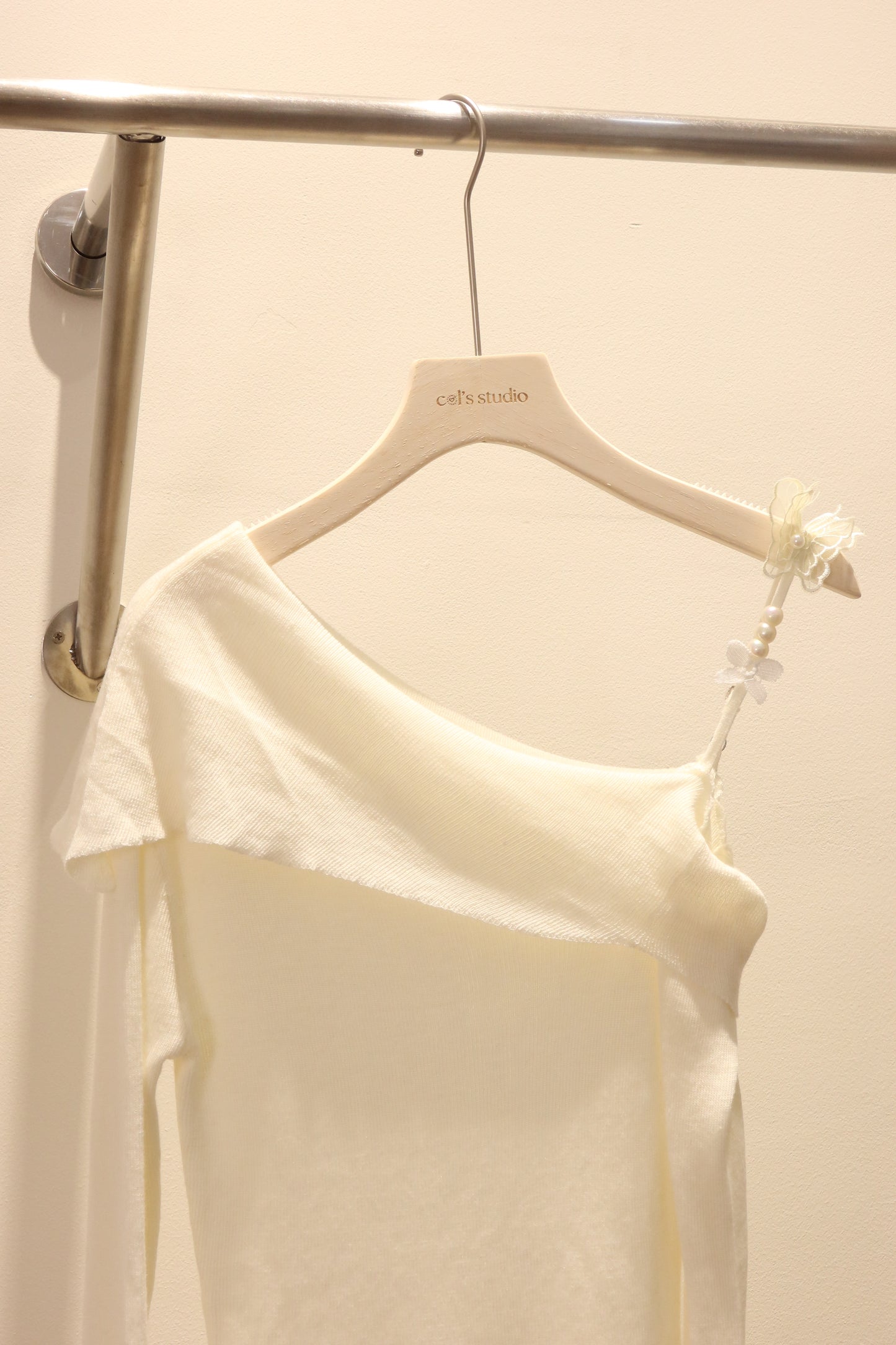 BUTTERFLY OFF SHOULDER