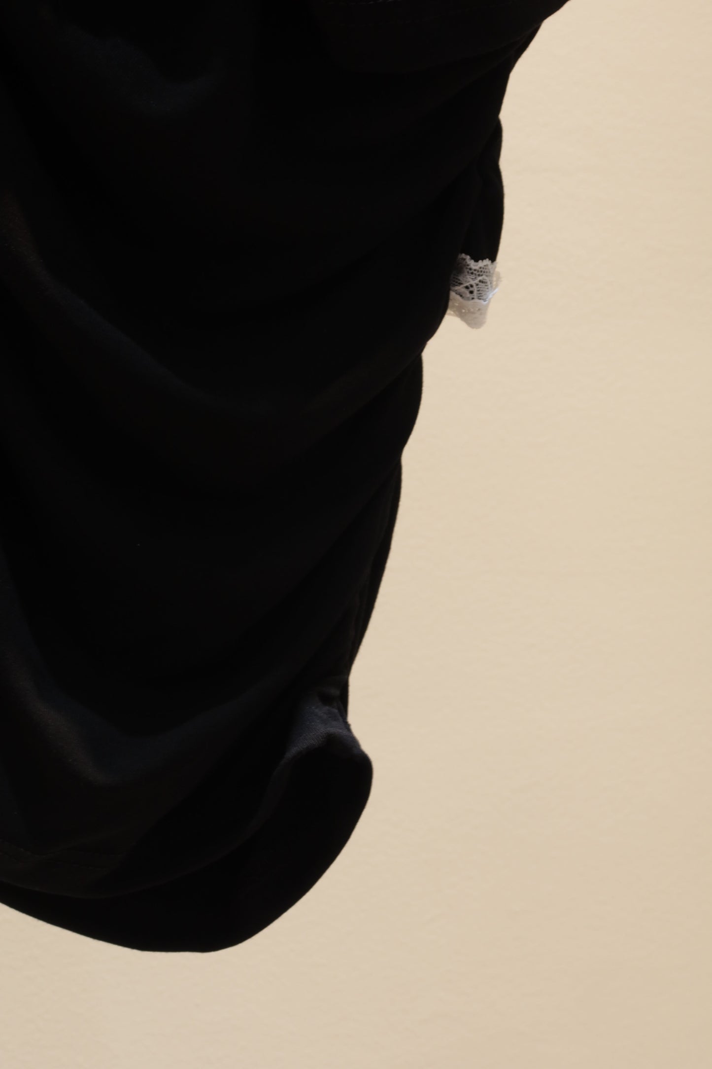 Lace accent black OS top