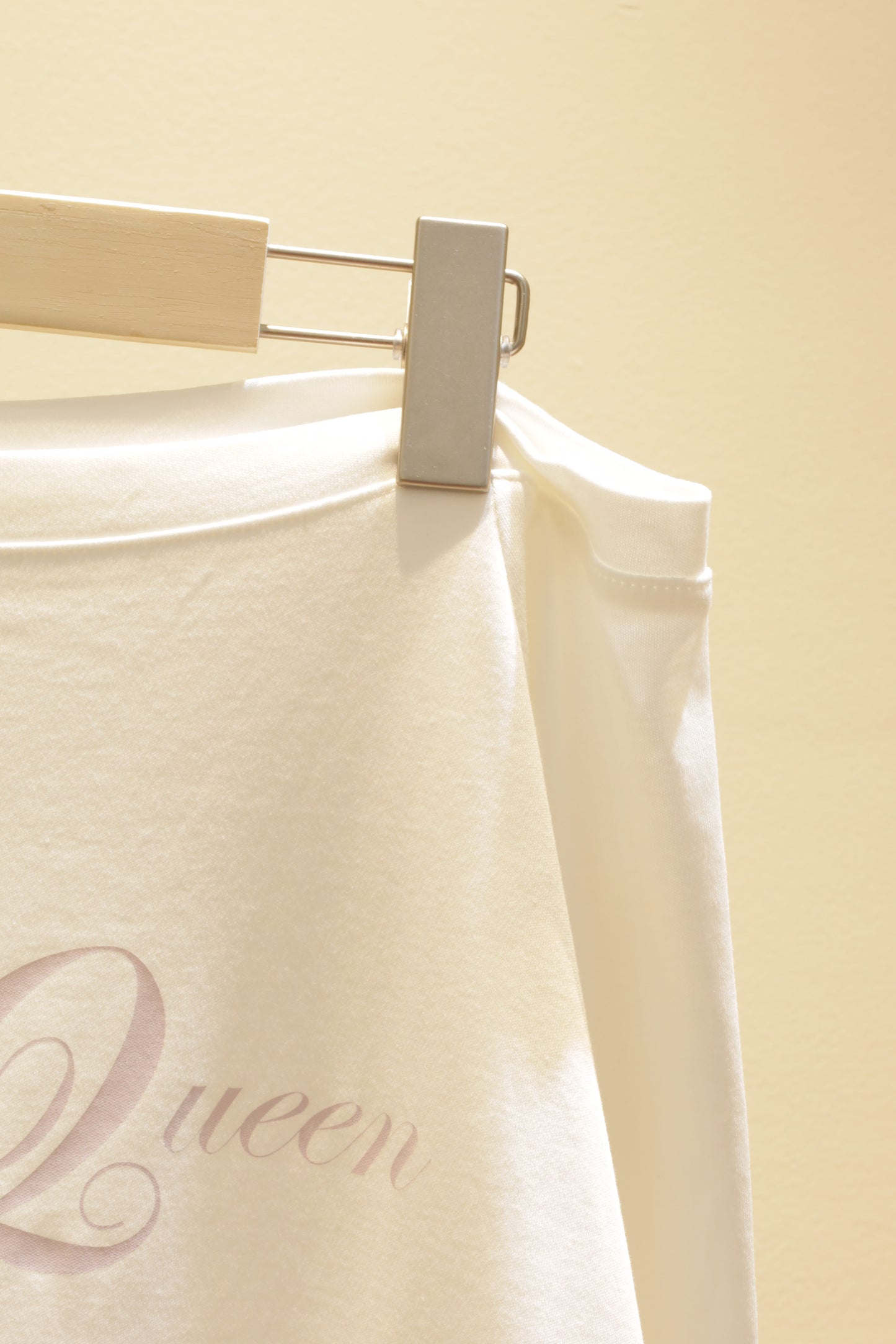 Lazy queen Half shoulder tee