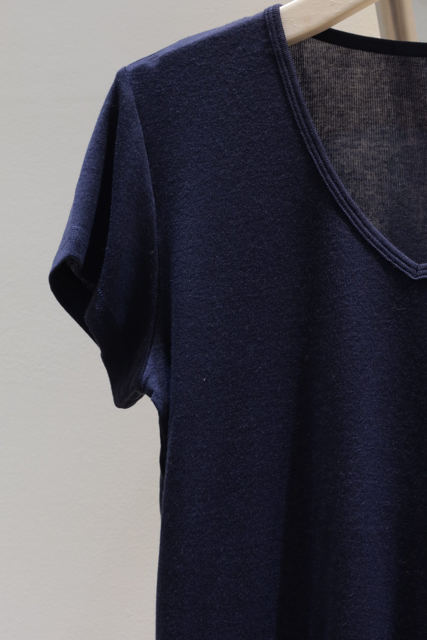 Navy basic v neck top