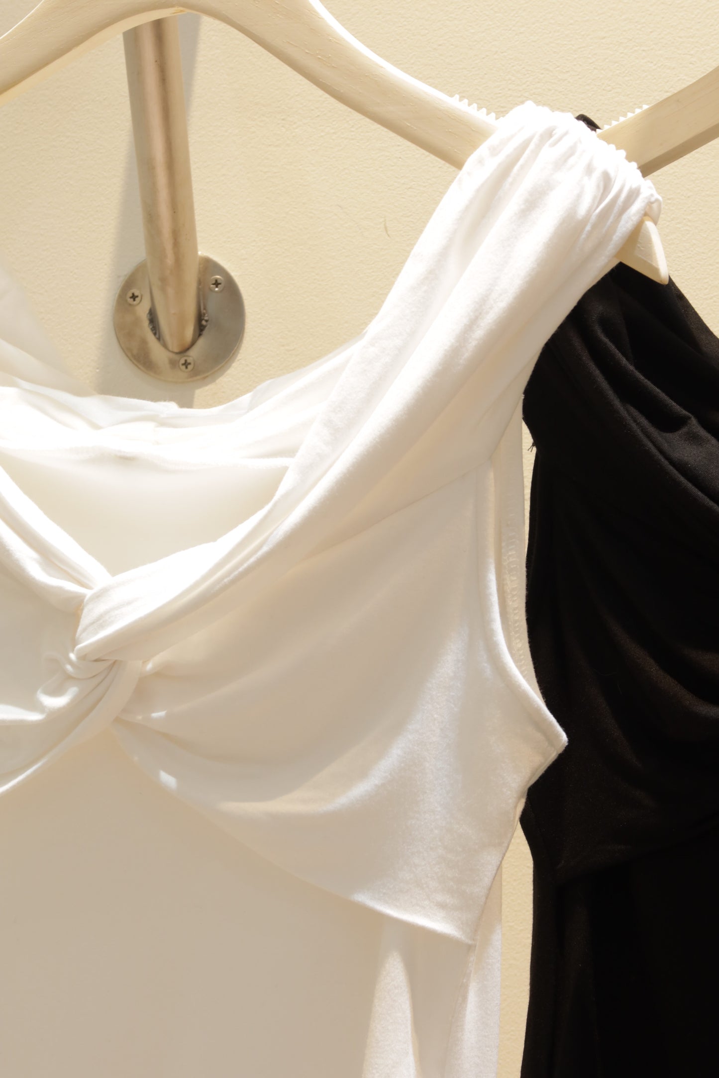 J26 off shoulder