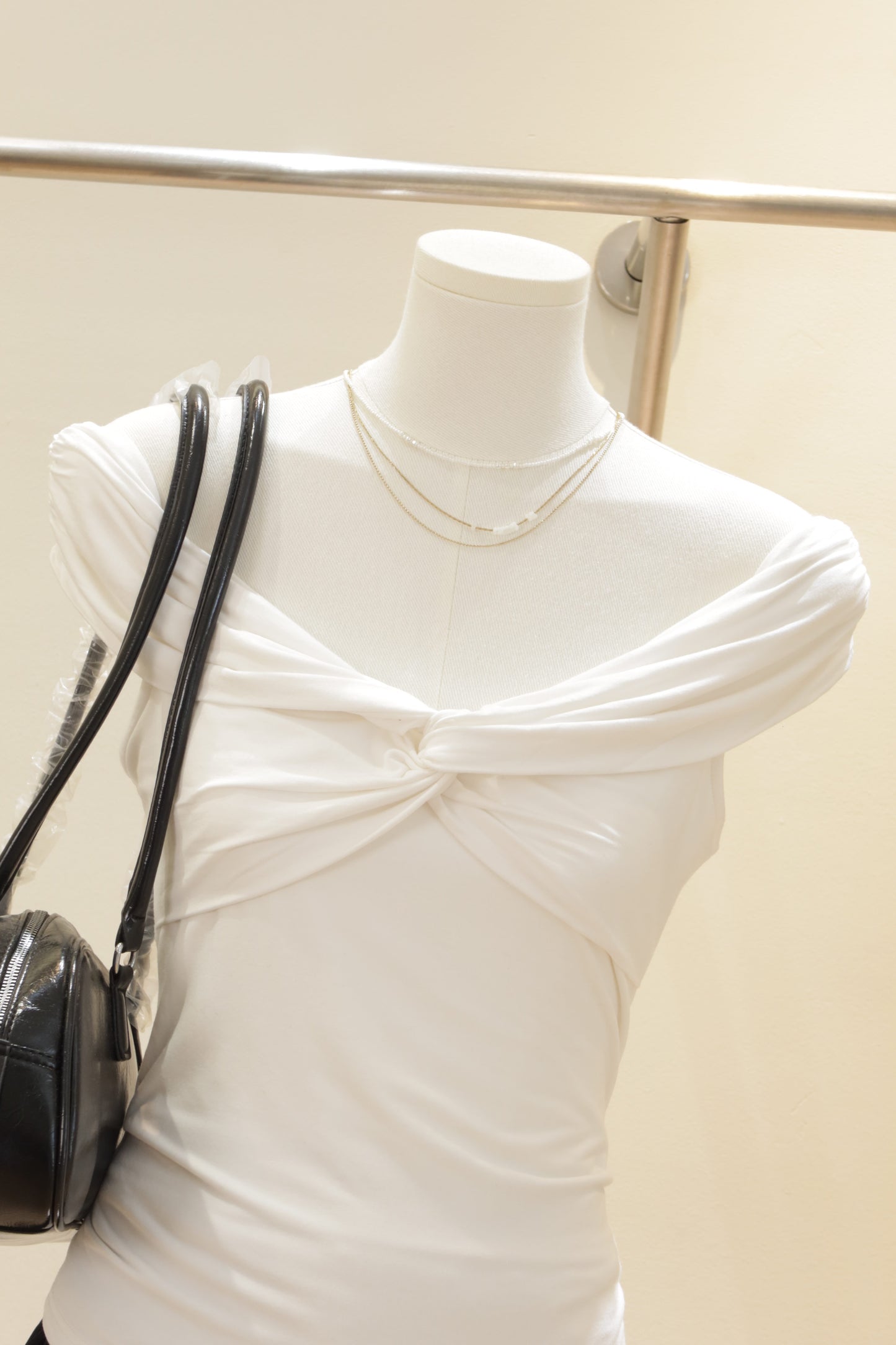 J26 off shoulder