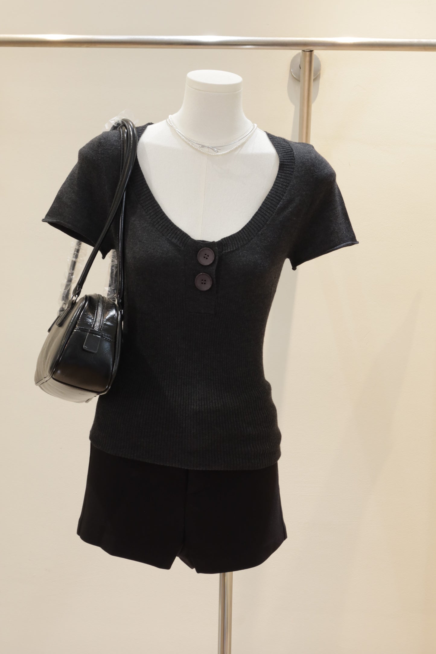 Knitted 2 buttoned SS top