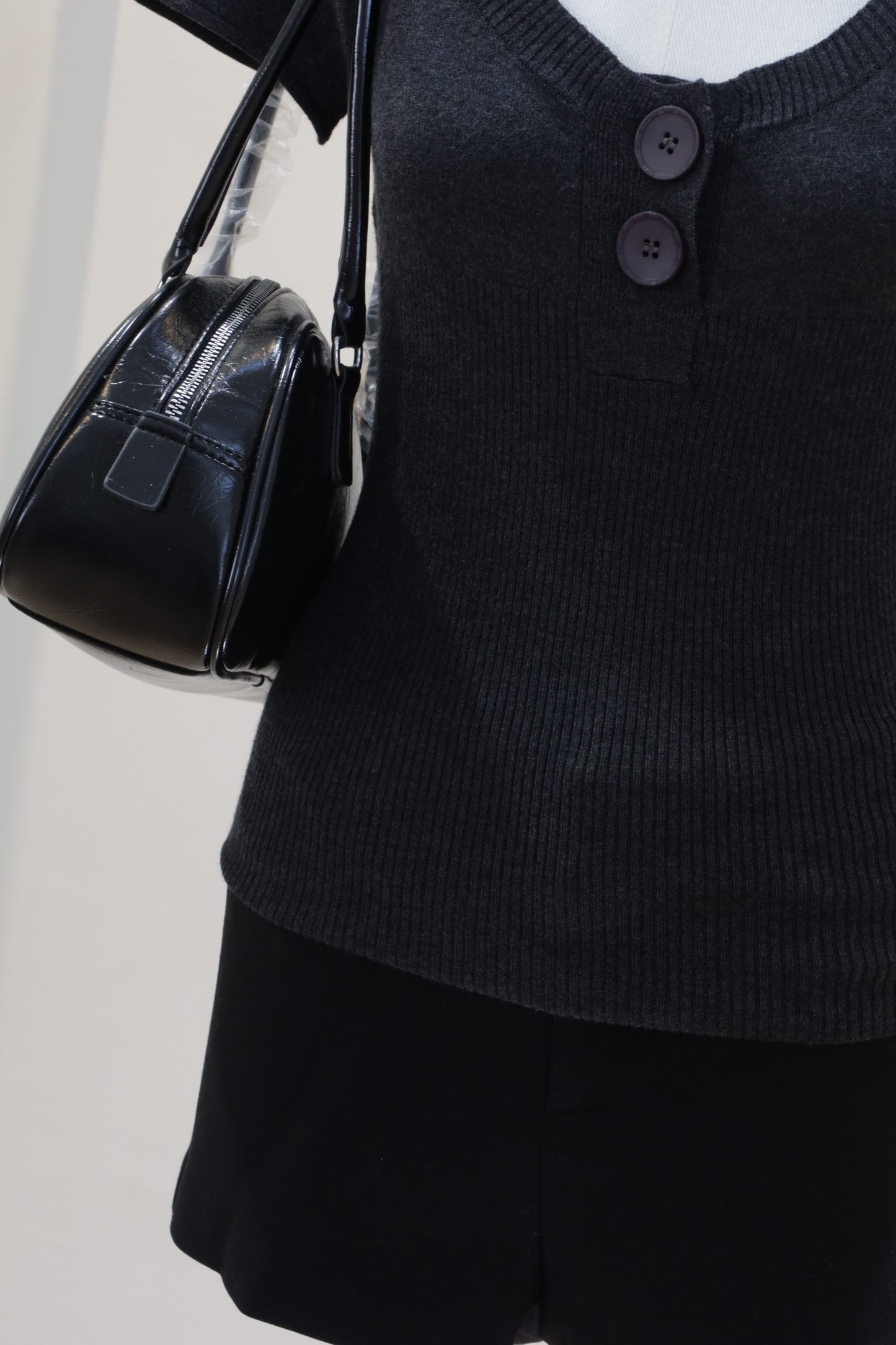 Knitted 2 buttoned SS top