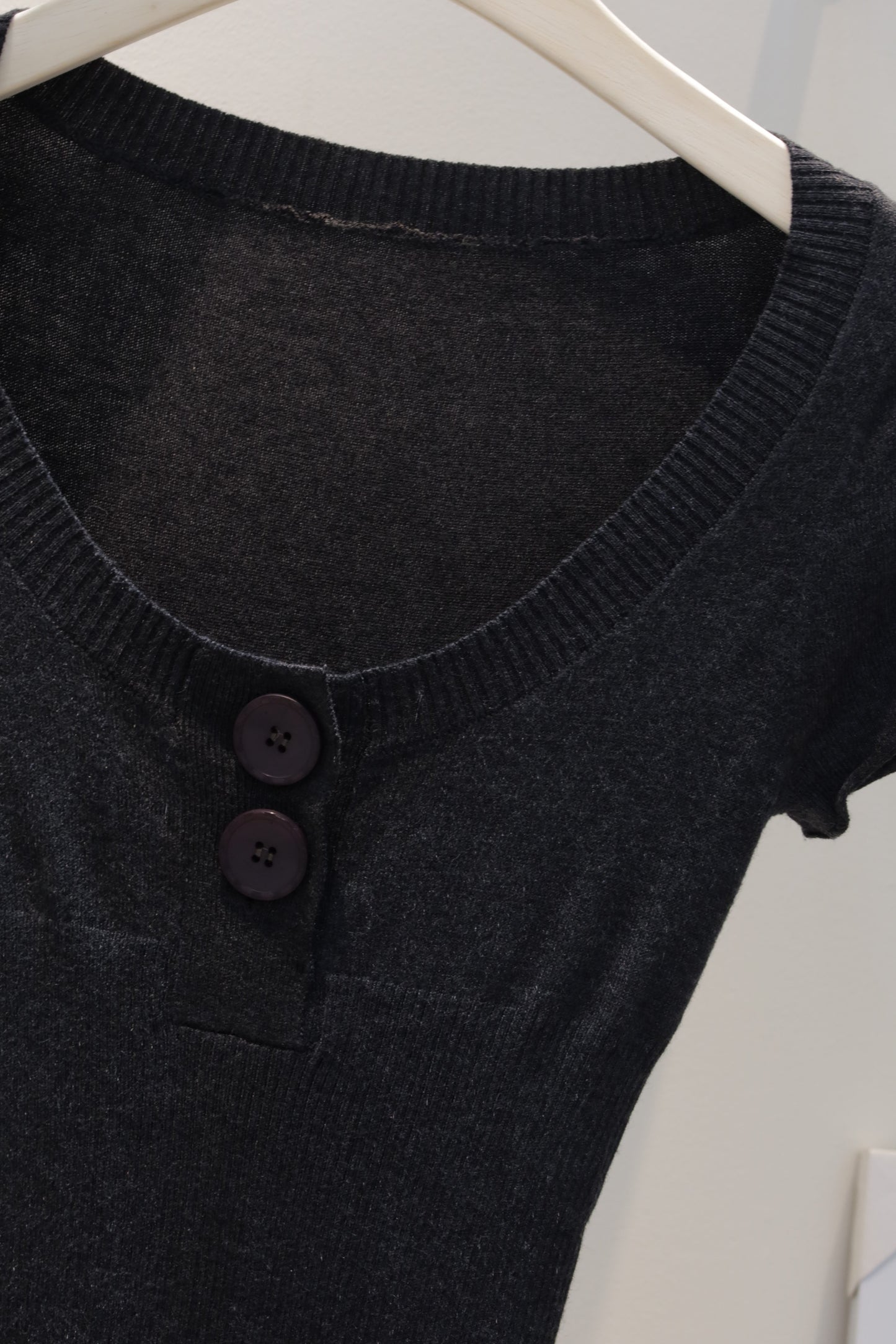 Knitted 2 buttoned SS top
