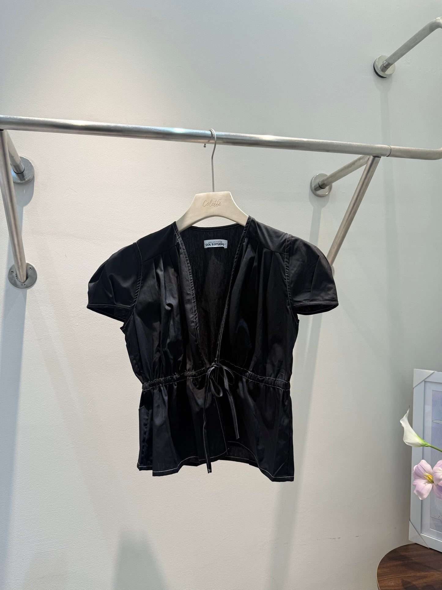 Short sleeve black top