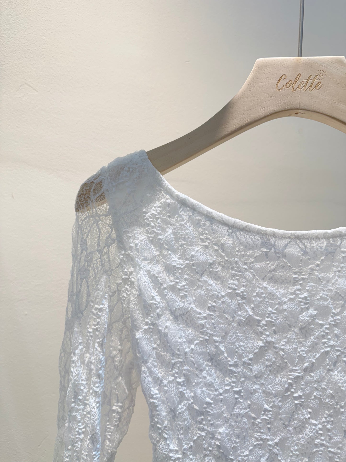 white lace backless long sleeve