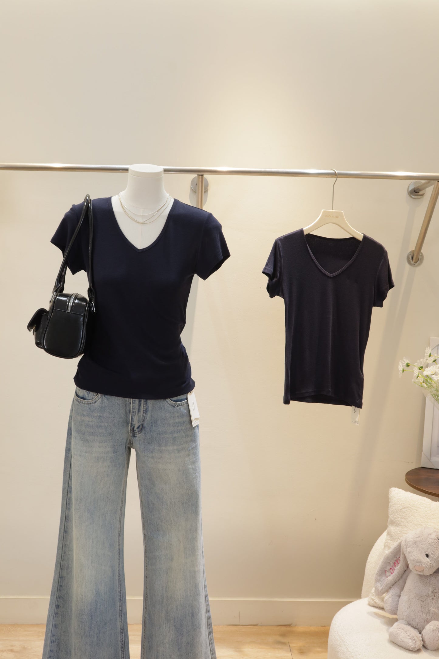 Navy basic v neck top