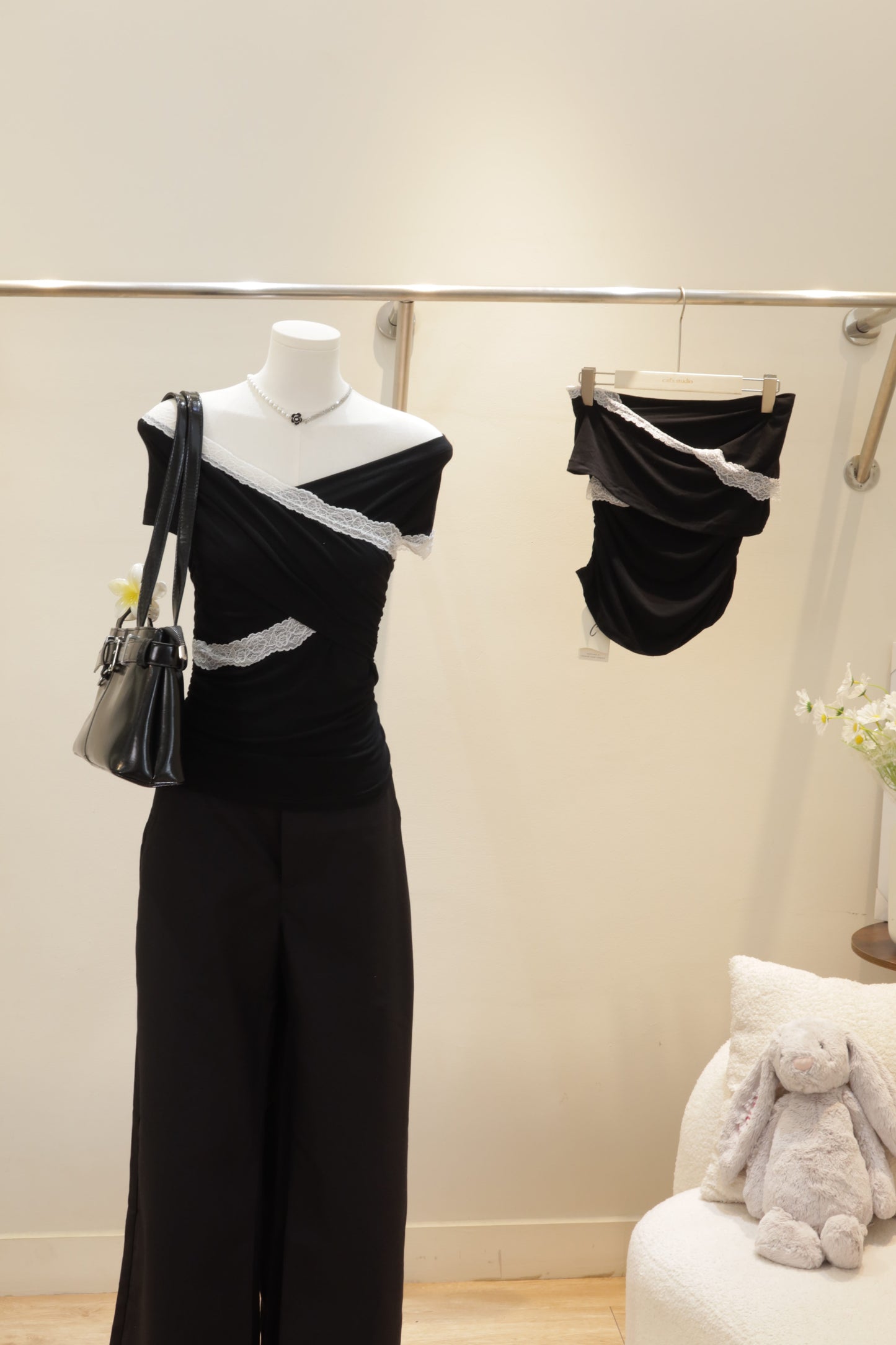 Lace accent black OS top