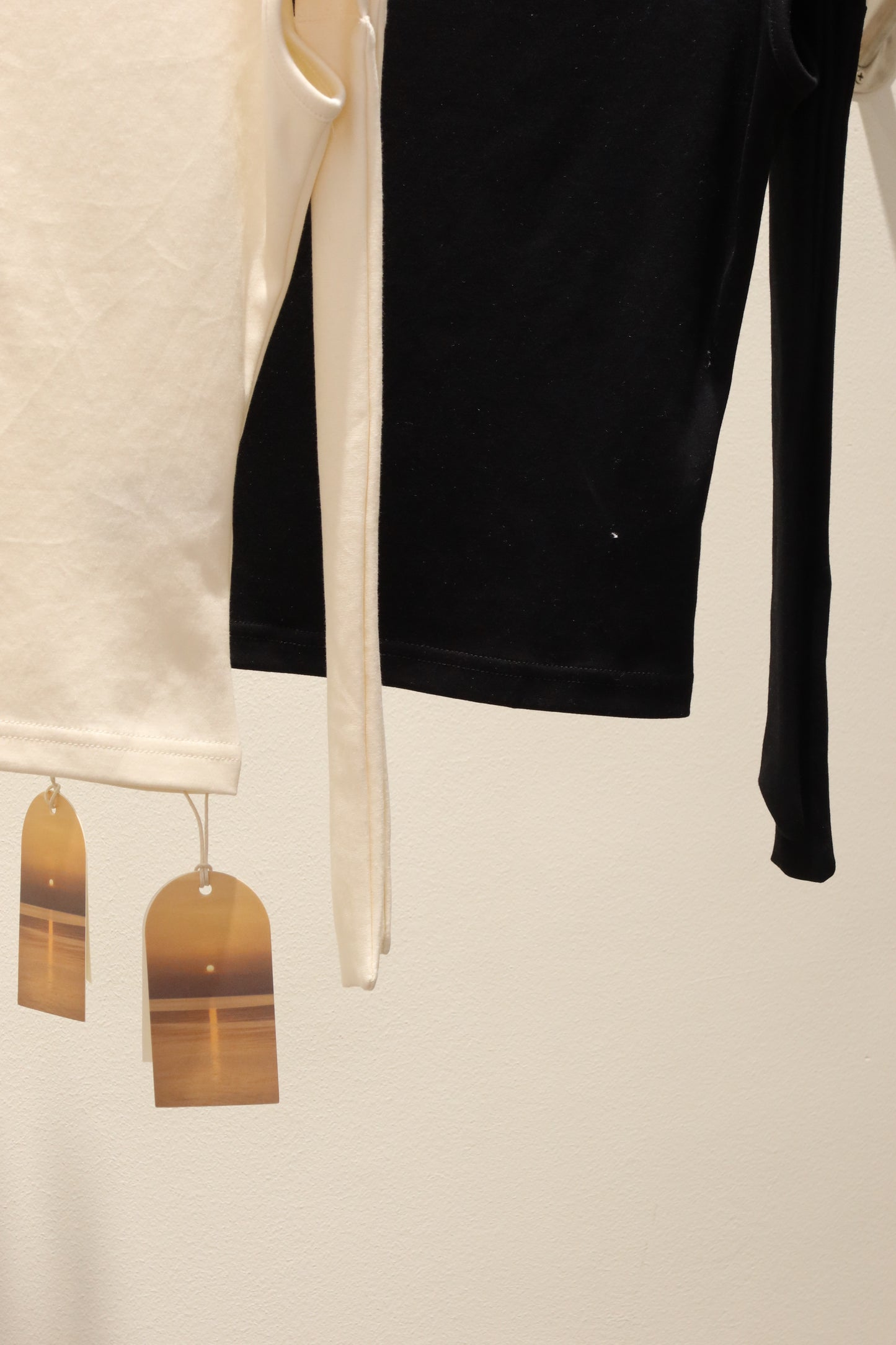 TIED HALF SHOULDER TOP