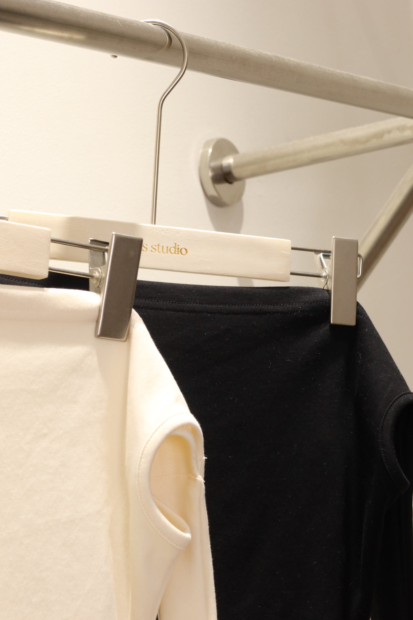 TIED HALF SHOULDER TOP