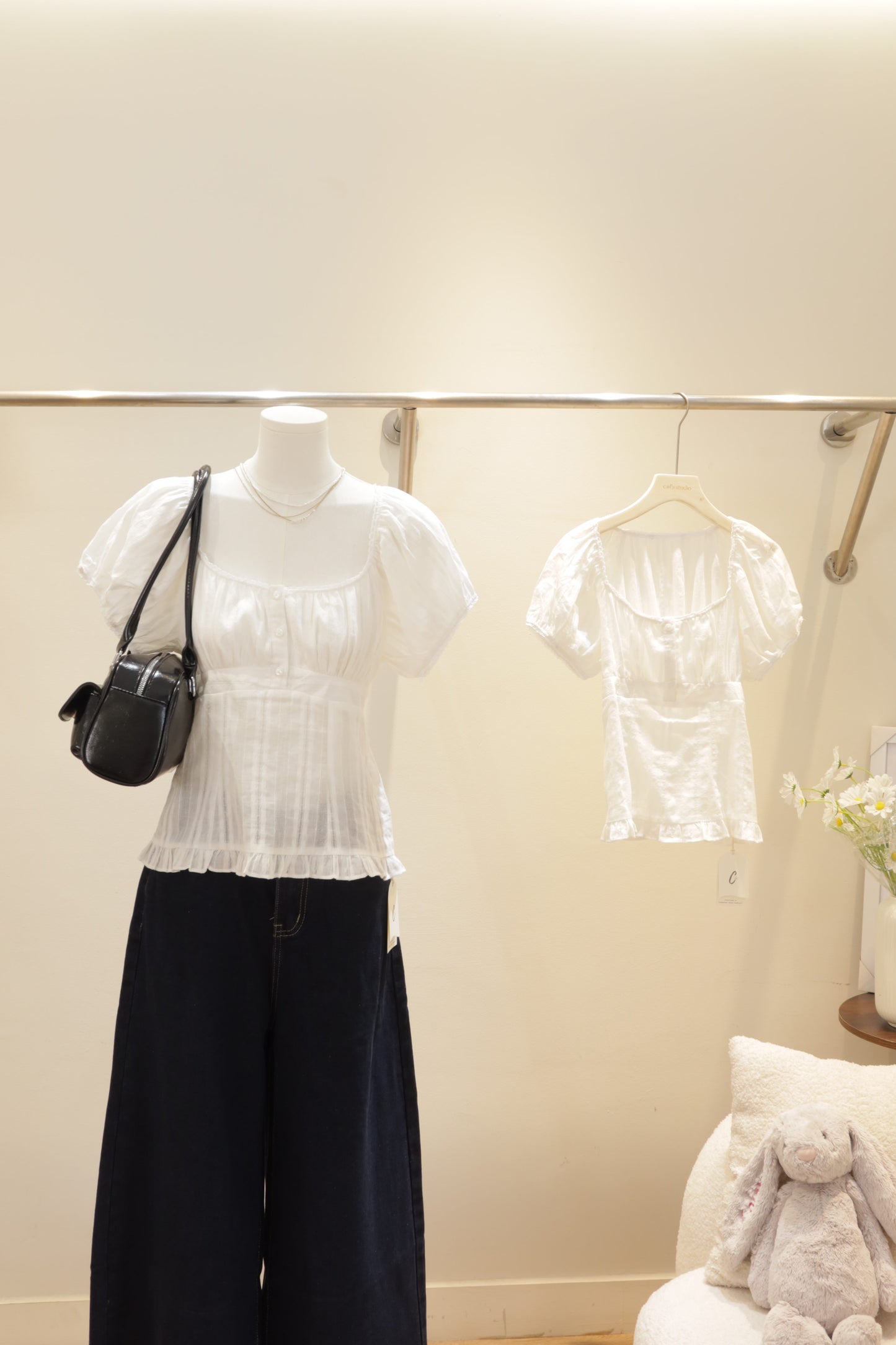 Puffy sleeves flowy top