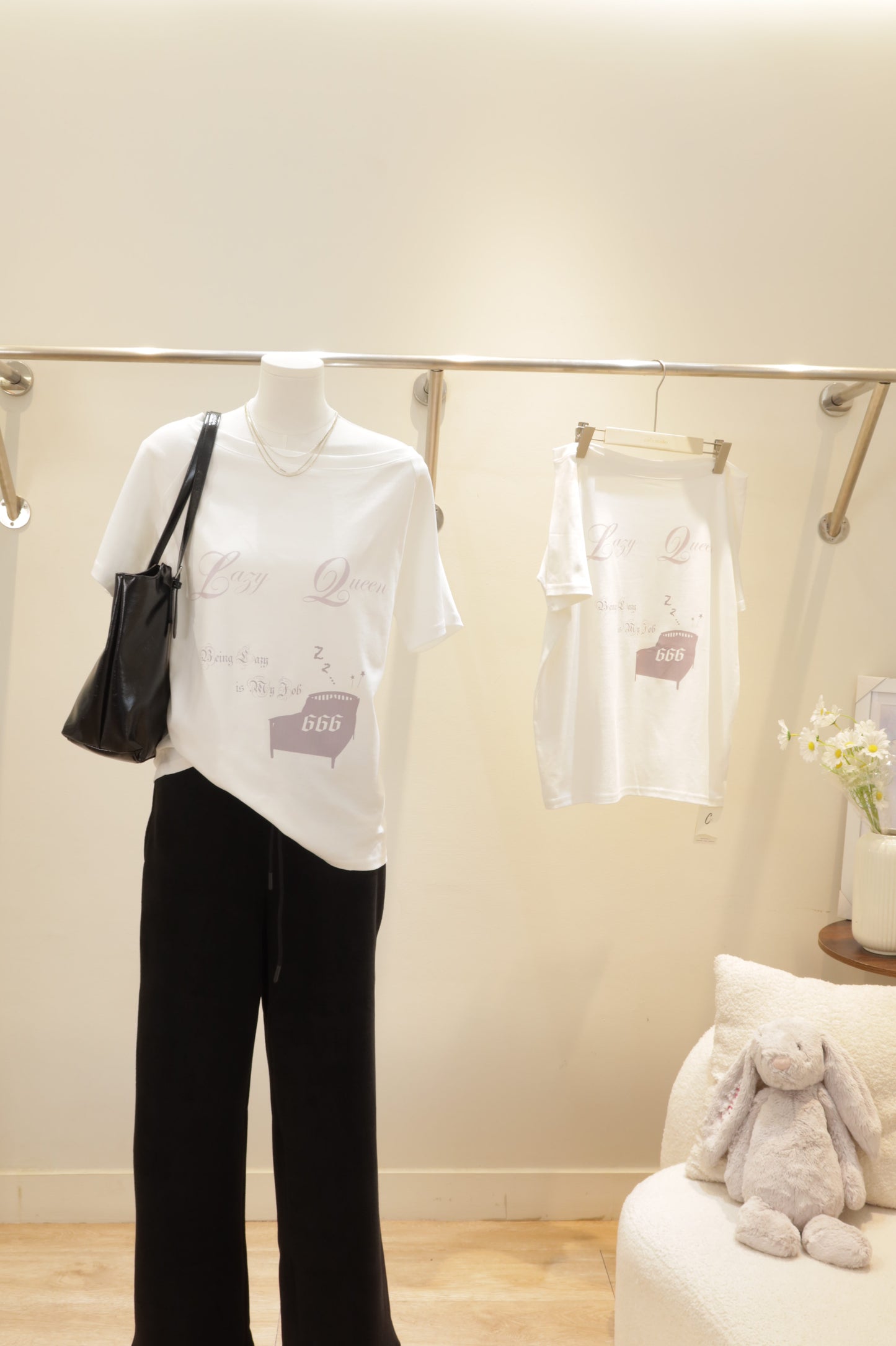 Lazy queen Half shoulder tee