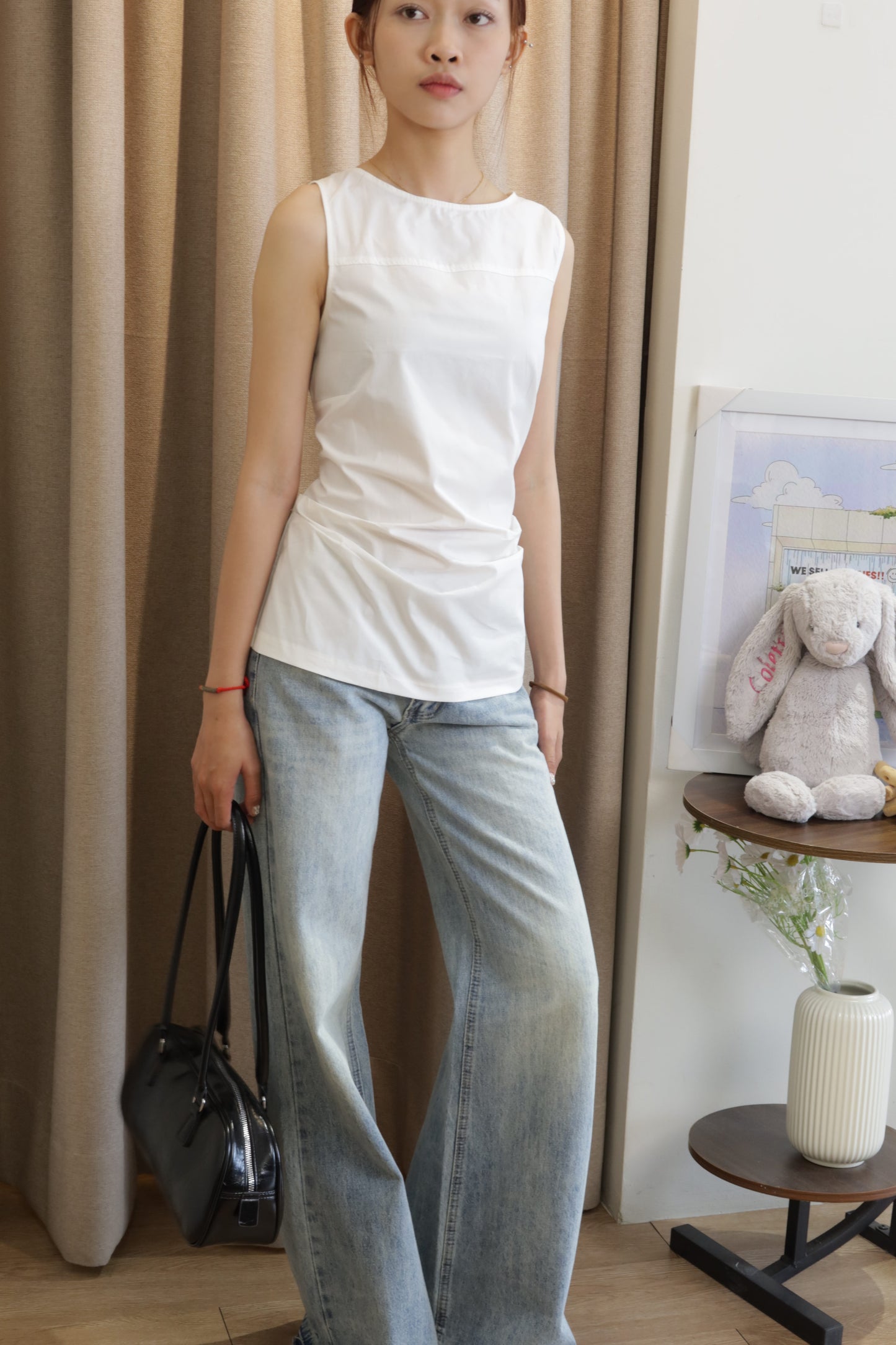 sleeveless boat neck top
